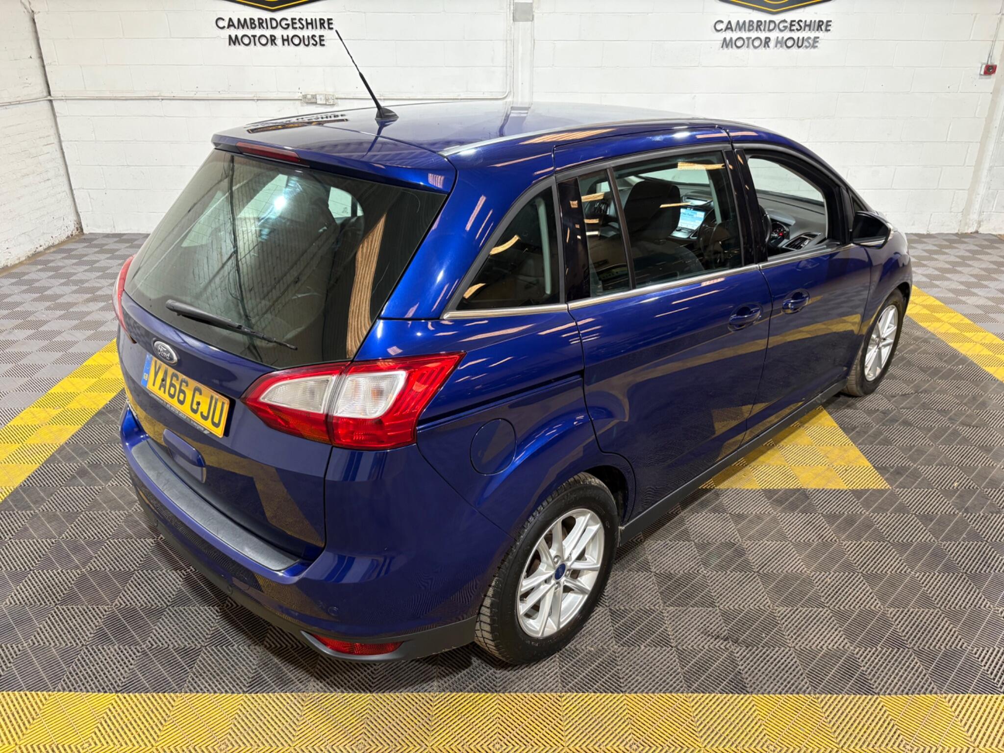 Ford Grand C-Max view 18