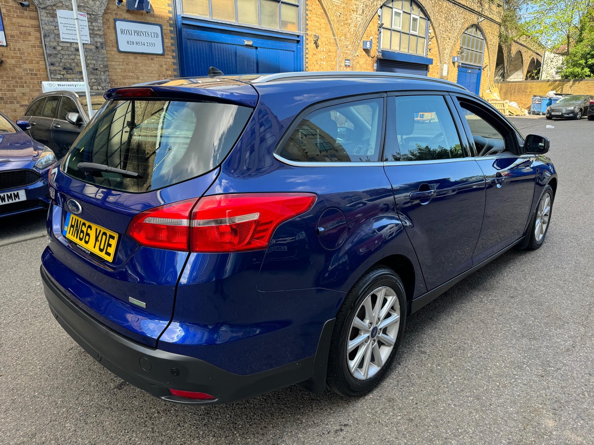 Ford Focus view 11