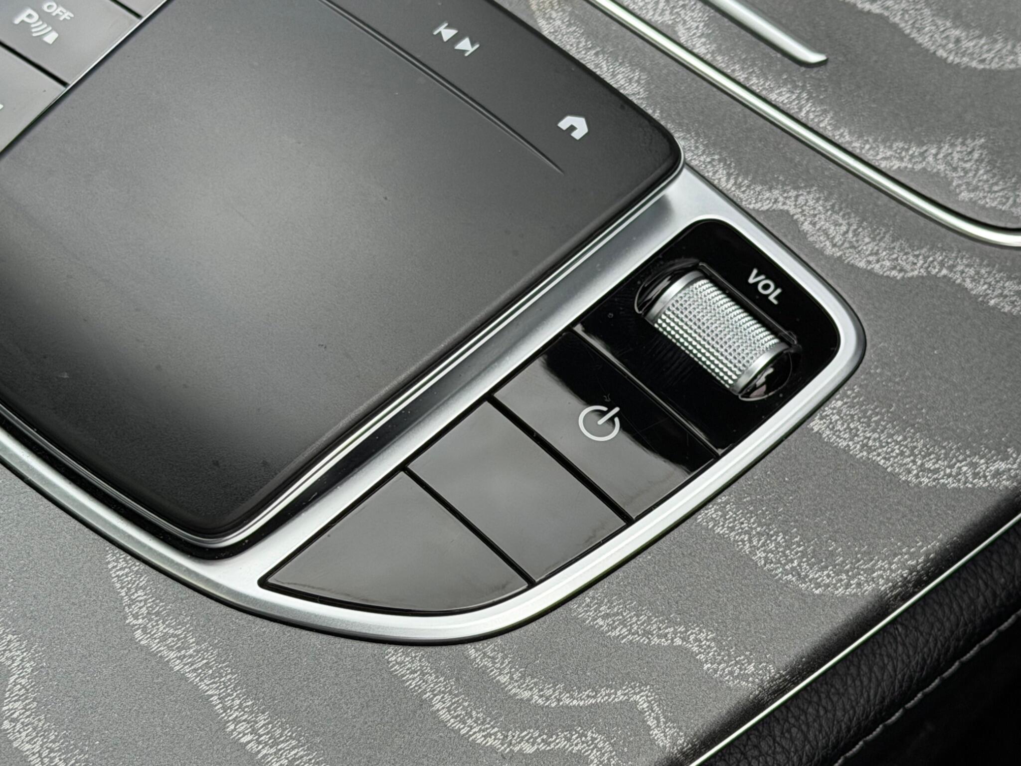 Mercedes-Benz E-Class view 43