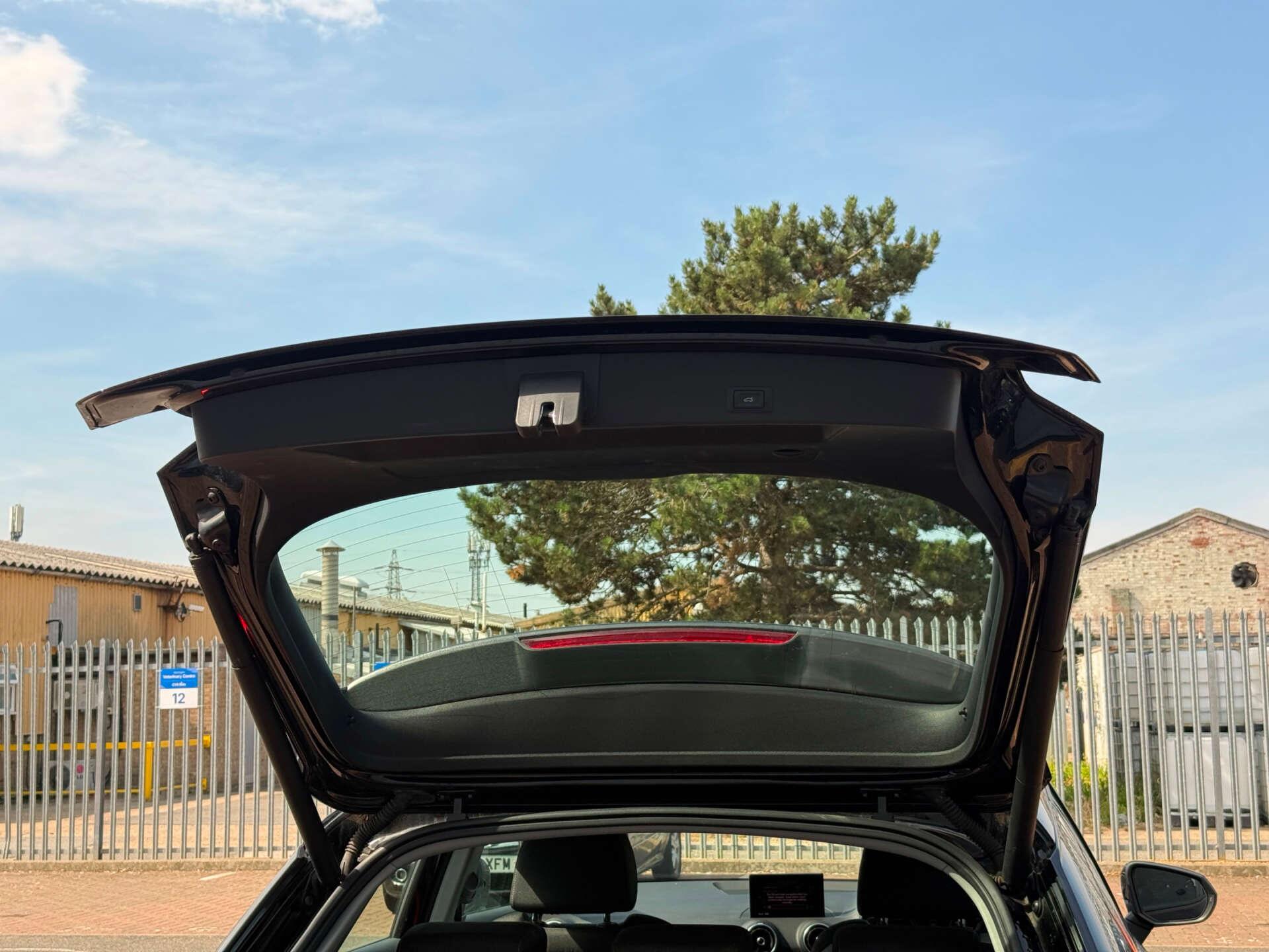 Audi Q2 view 33