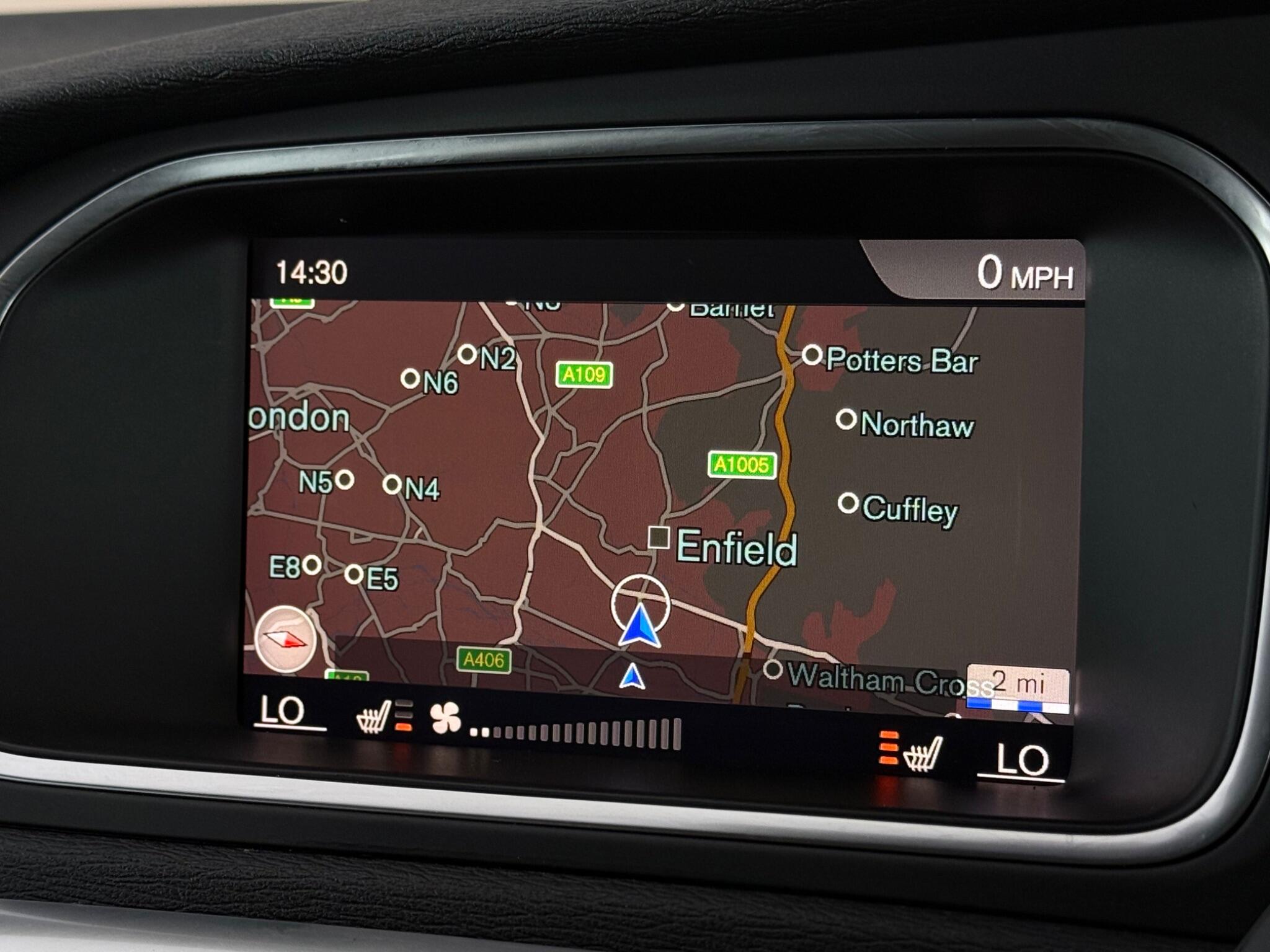 Volvo V40 Cross Country view 24