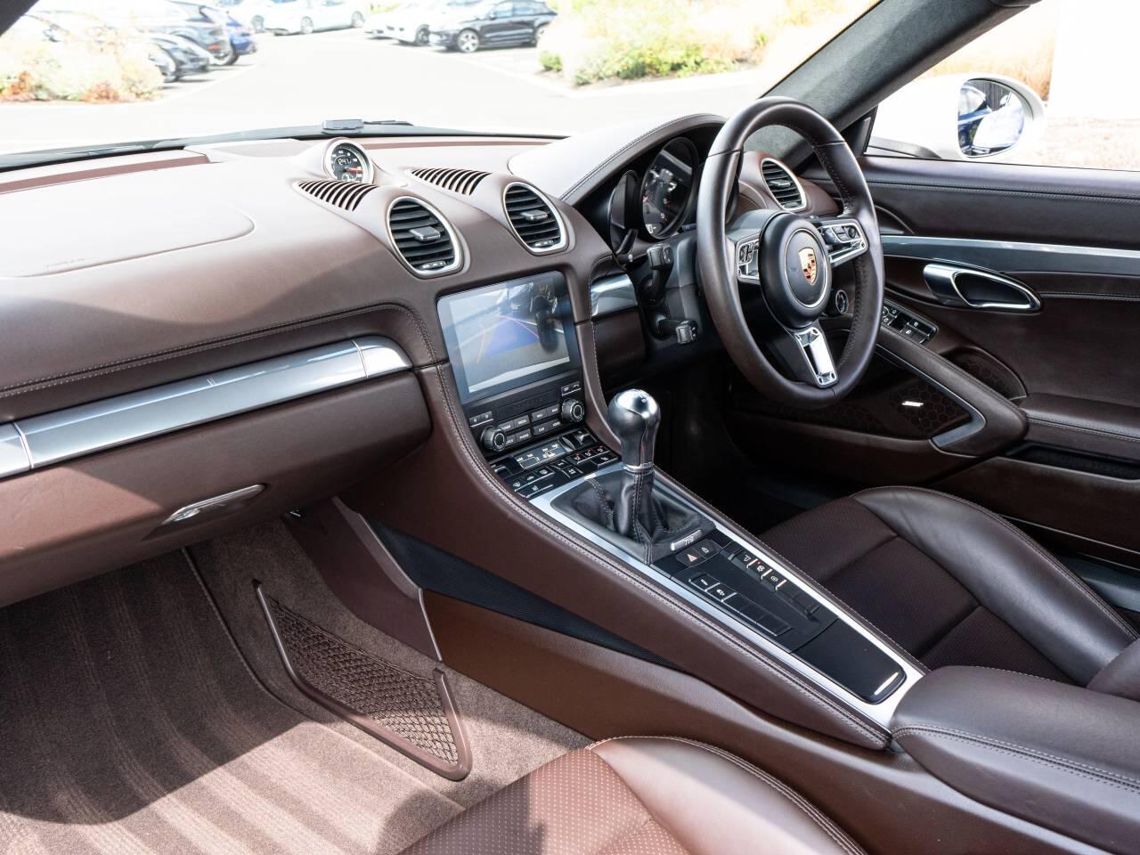 Porsche Cayman view 38