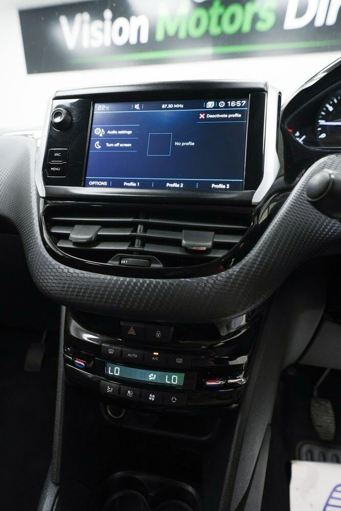 Peugeot 208 view 16