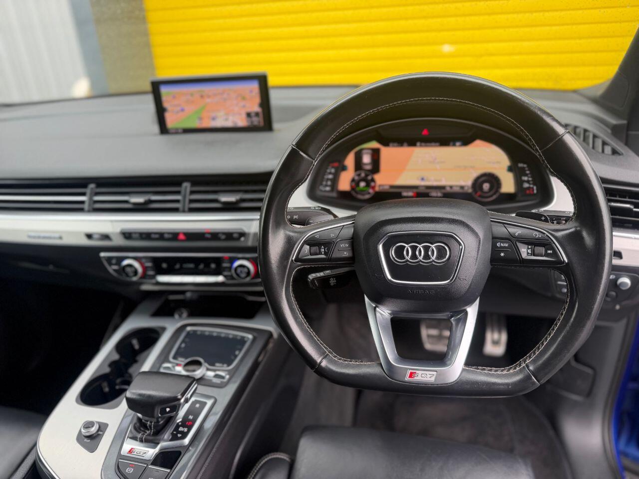 Audi SQ7 view 2