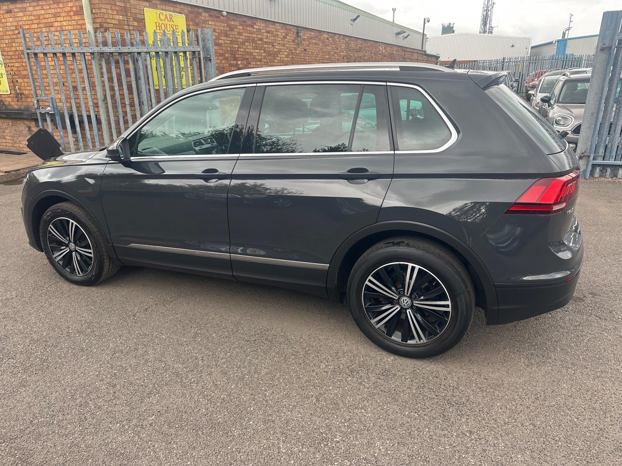 Volkswagen Tiguan view 11