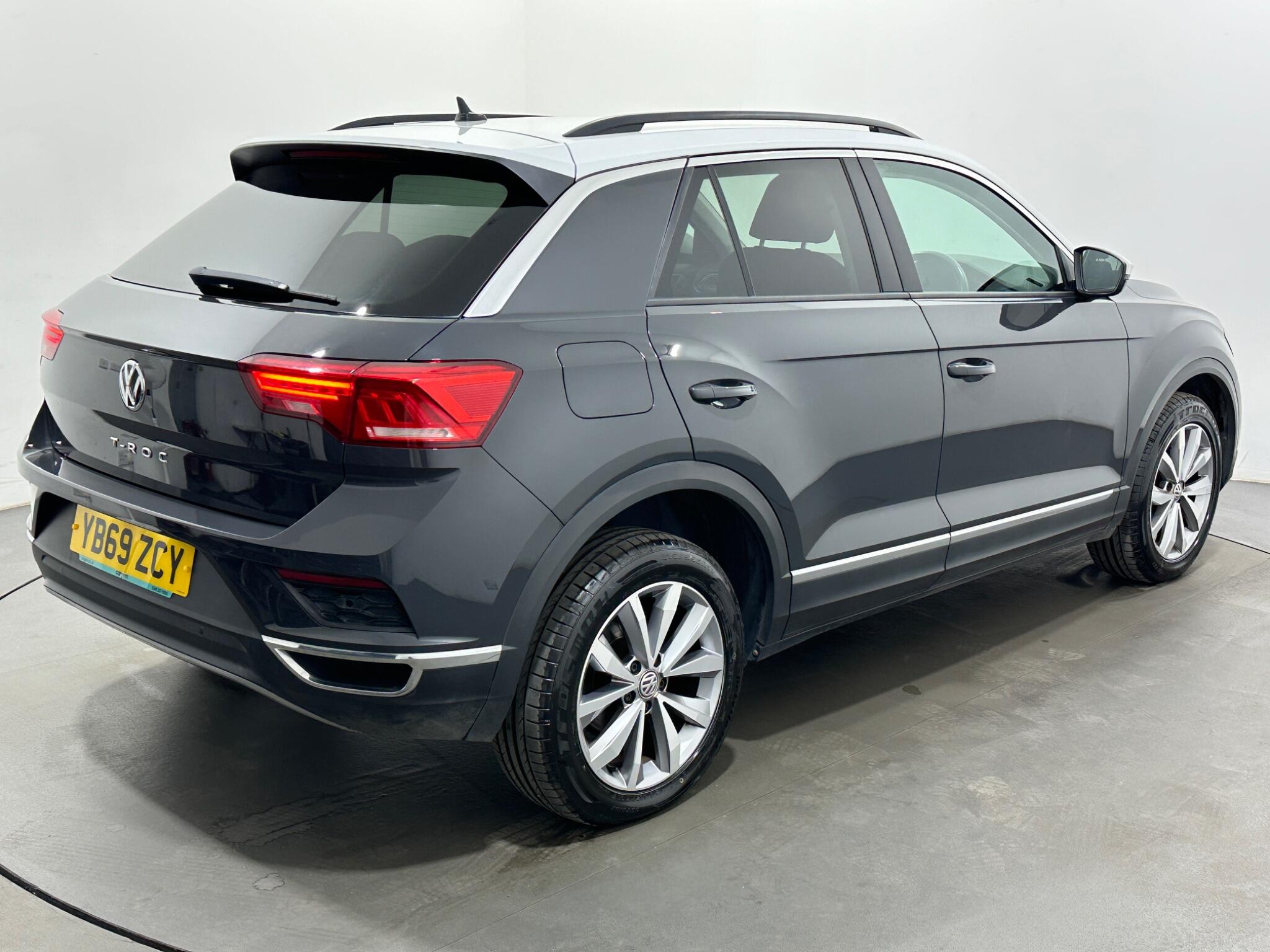 Volkswagen T-Roc view 50