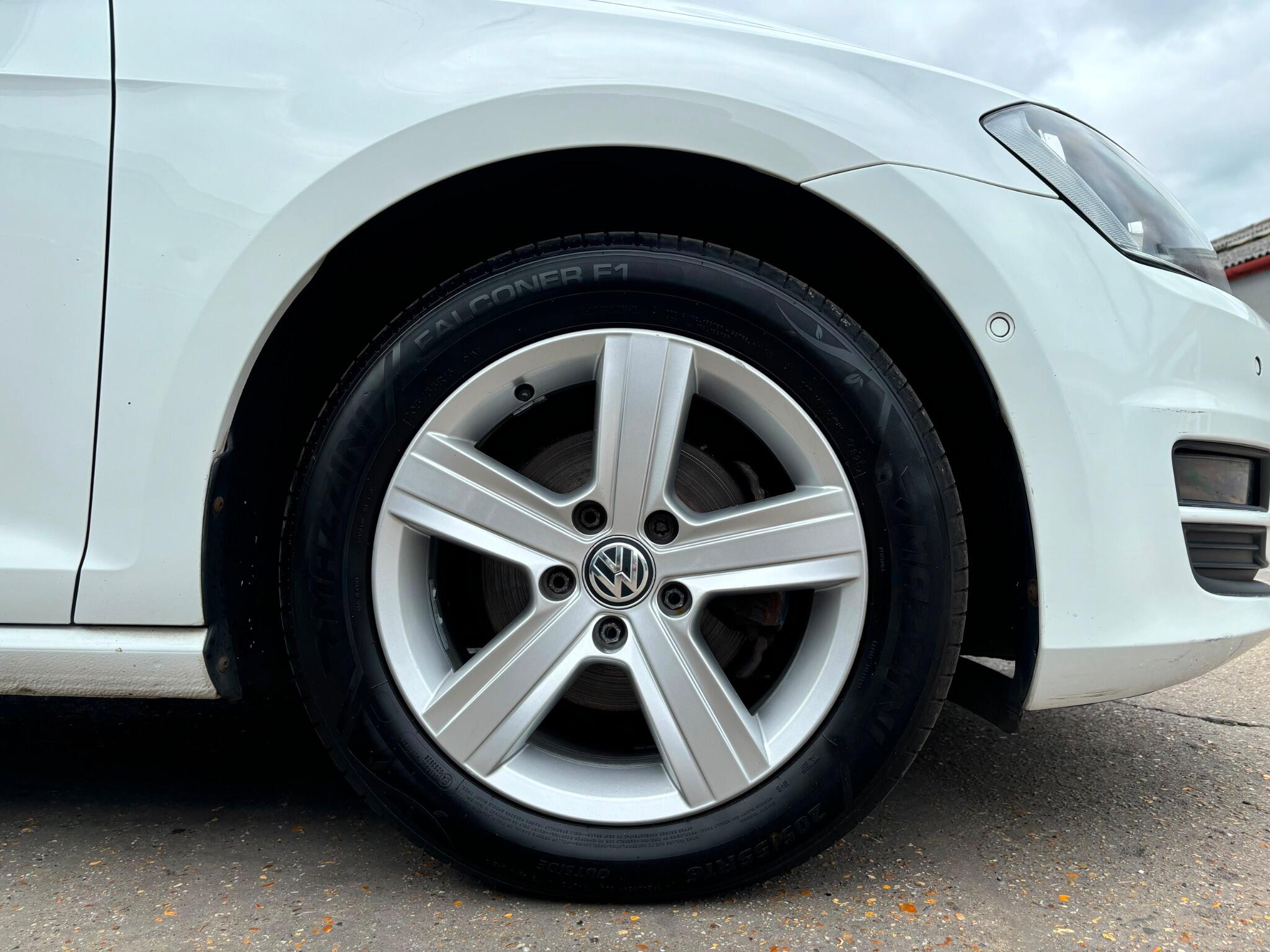 Volkswagen Golf view 22