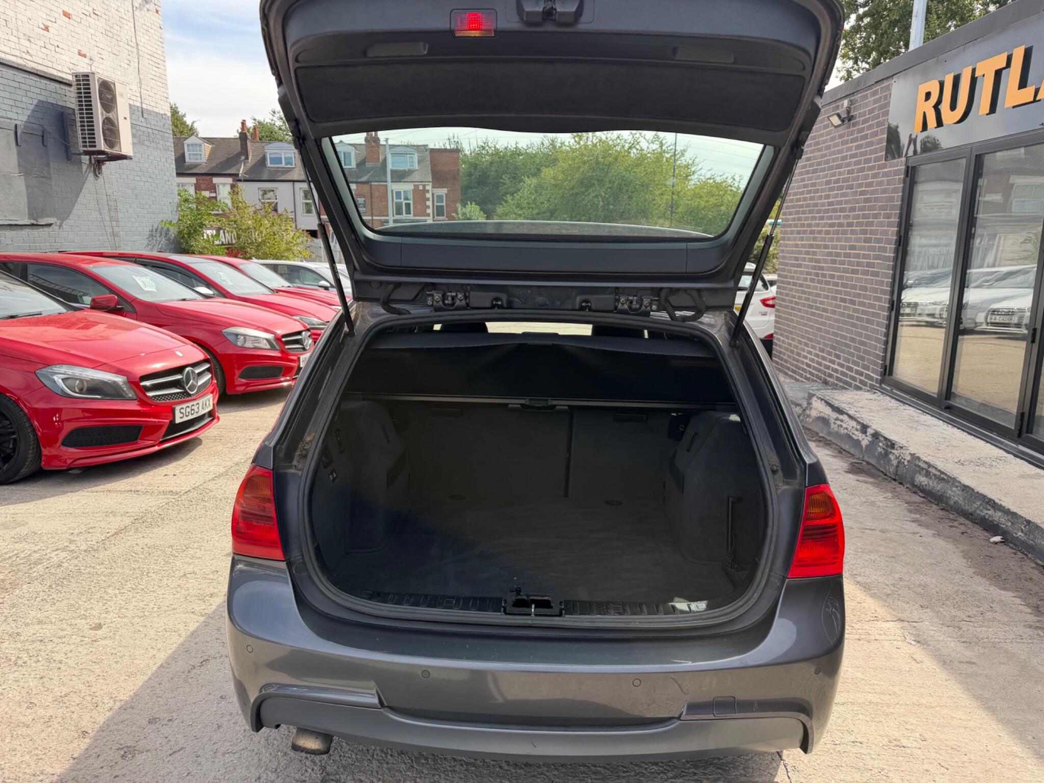 BMW 3 Series view 38