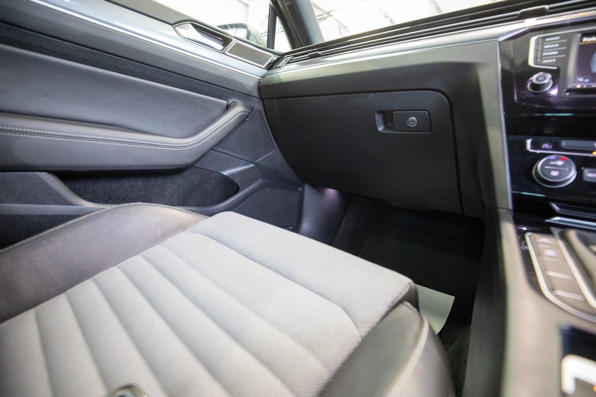Volkswagen Passat view 22