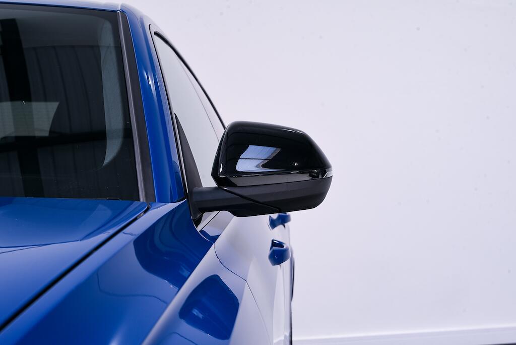 Audi RS Q8 view 10