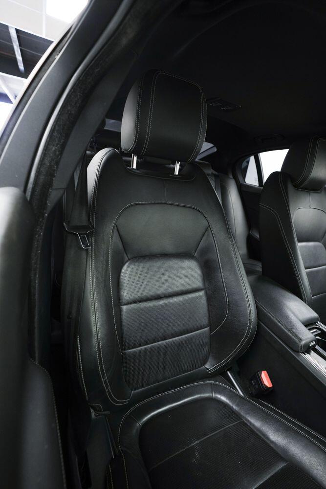Jaguar Xe view 12
