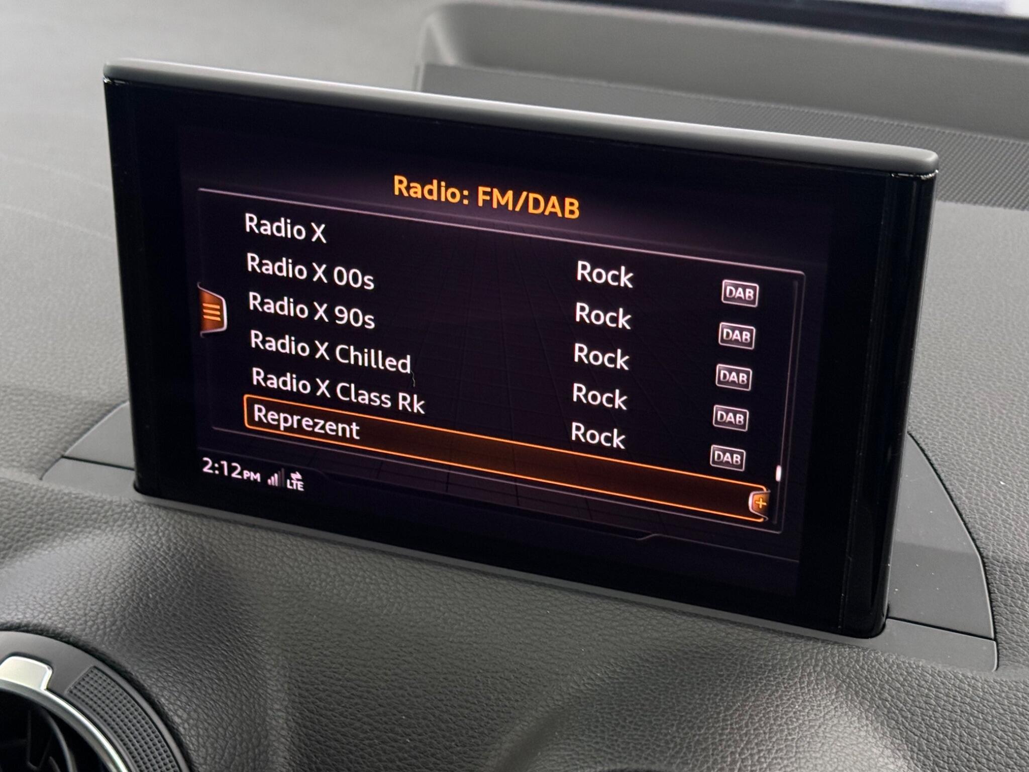 Audi Q2 view 26