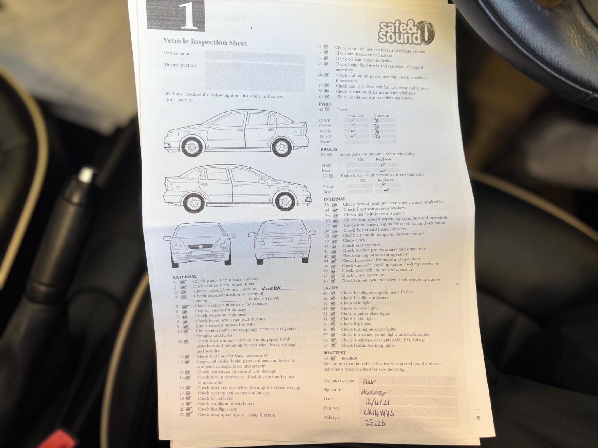 Mini Convertible view 27