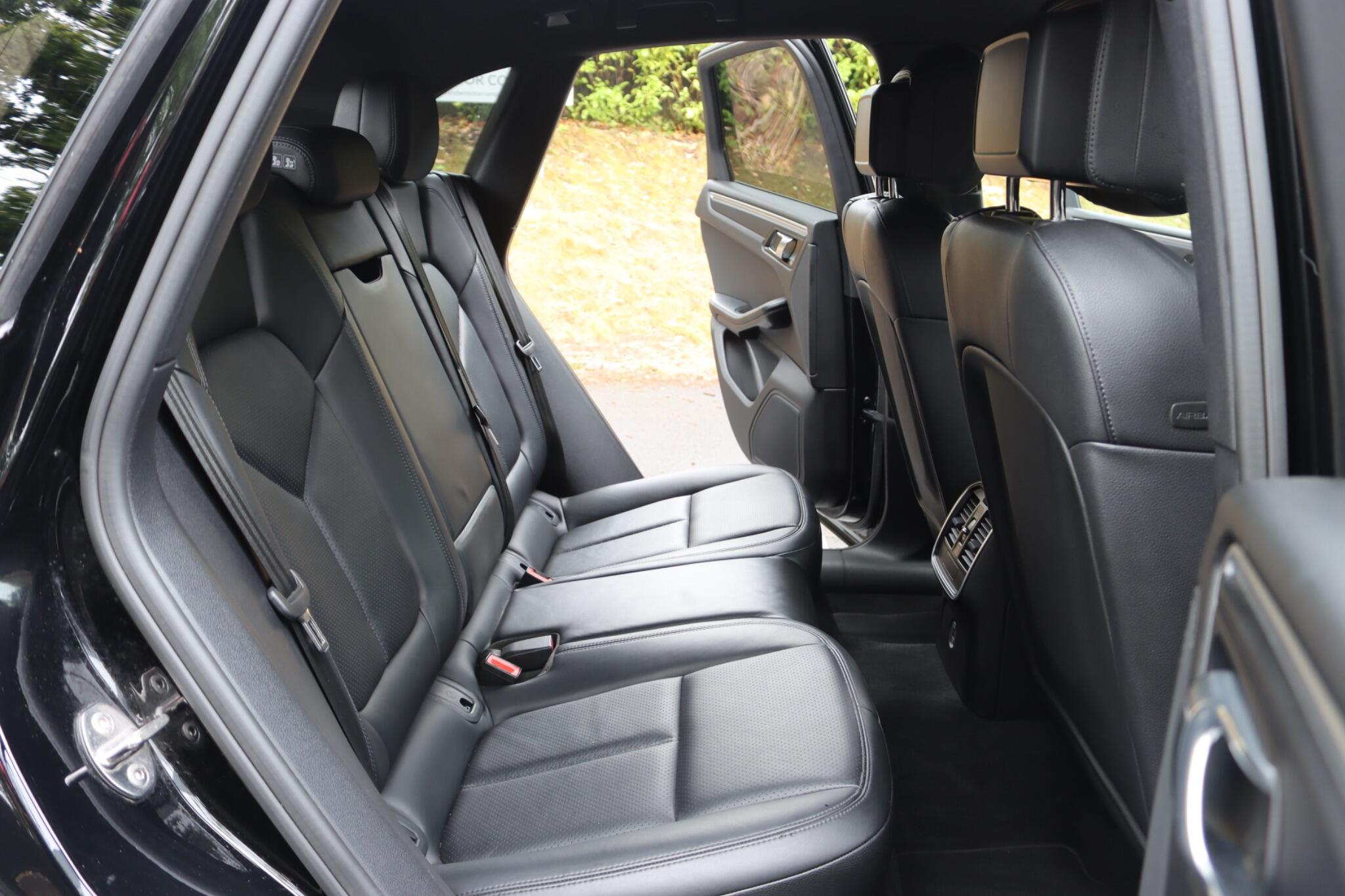 Porsche Macan view 45
