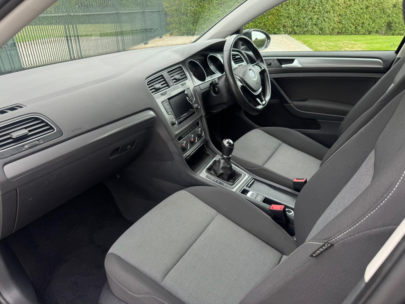2013 Volkswagen Golf image 19
