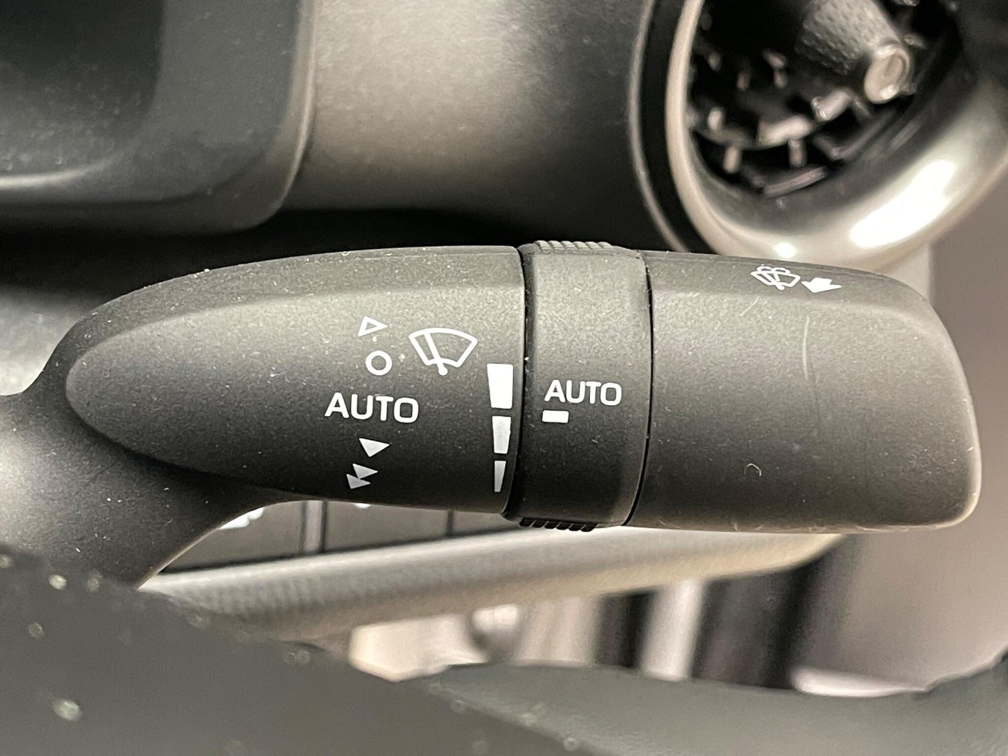 Toyota C-HR view 18