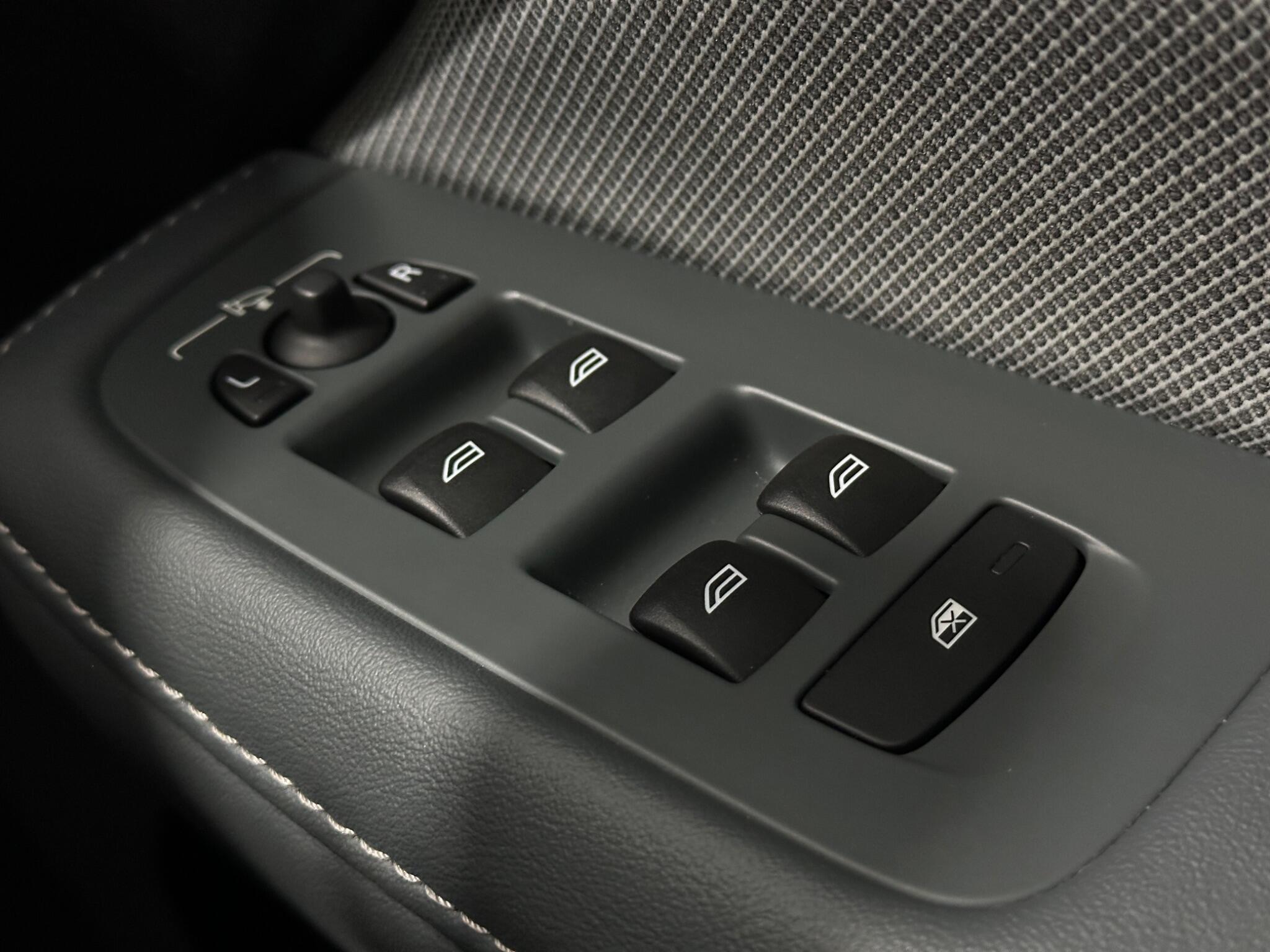Volvo S60 view 19