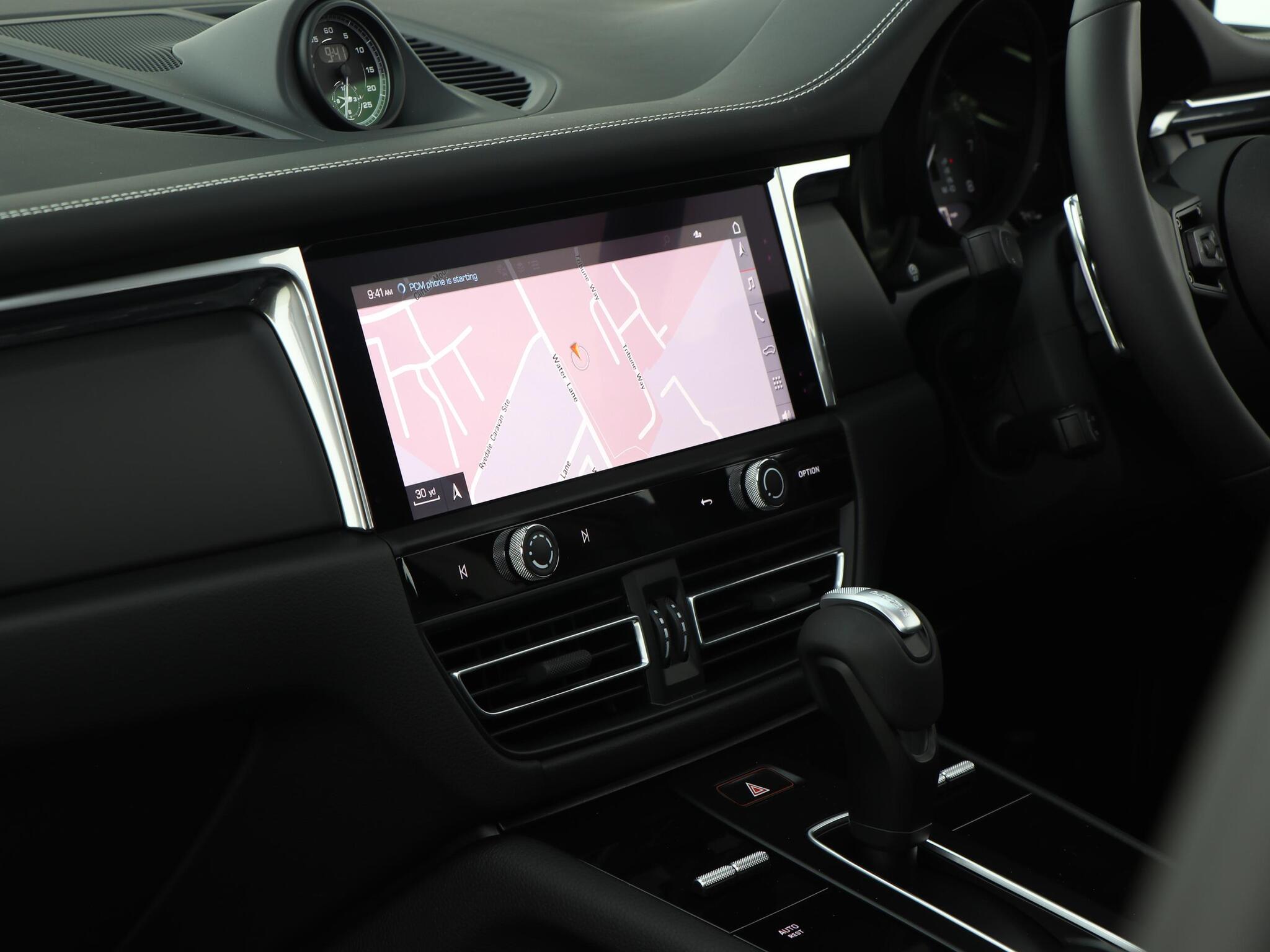 Porsche Macan view 34