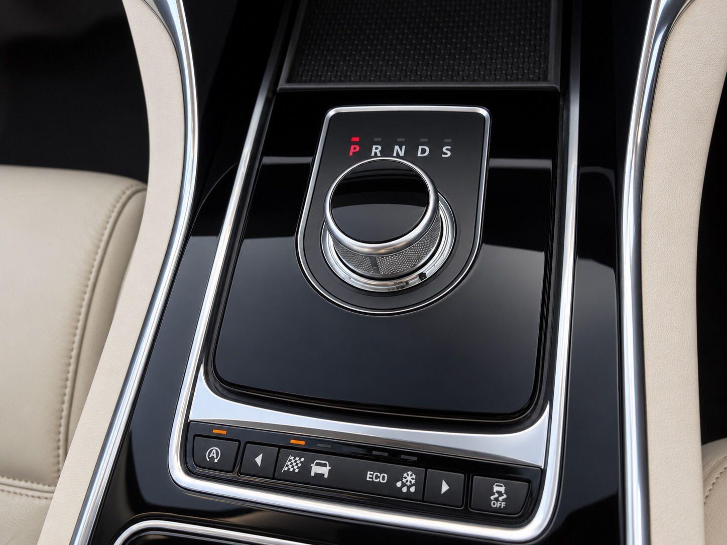 Jaguar Xe view 20