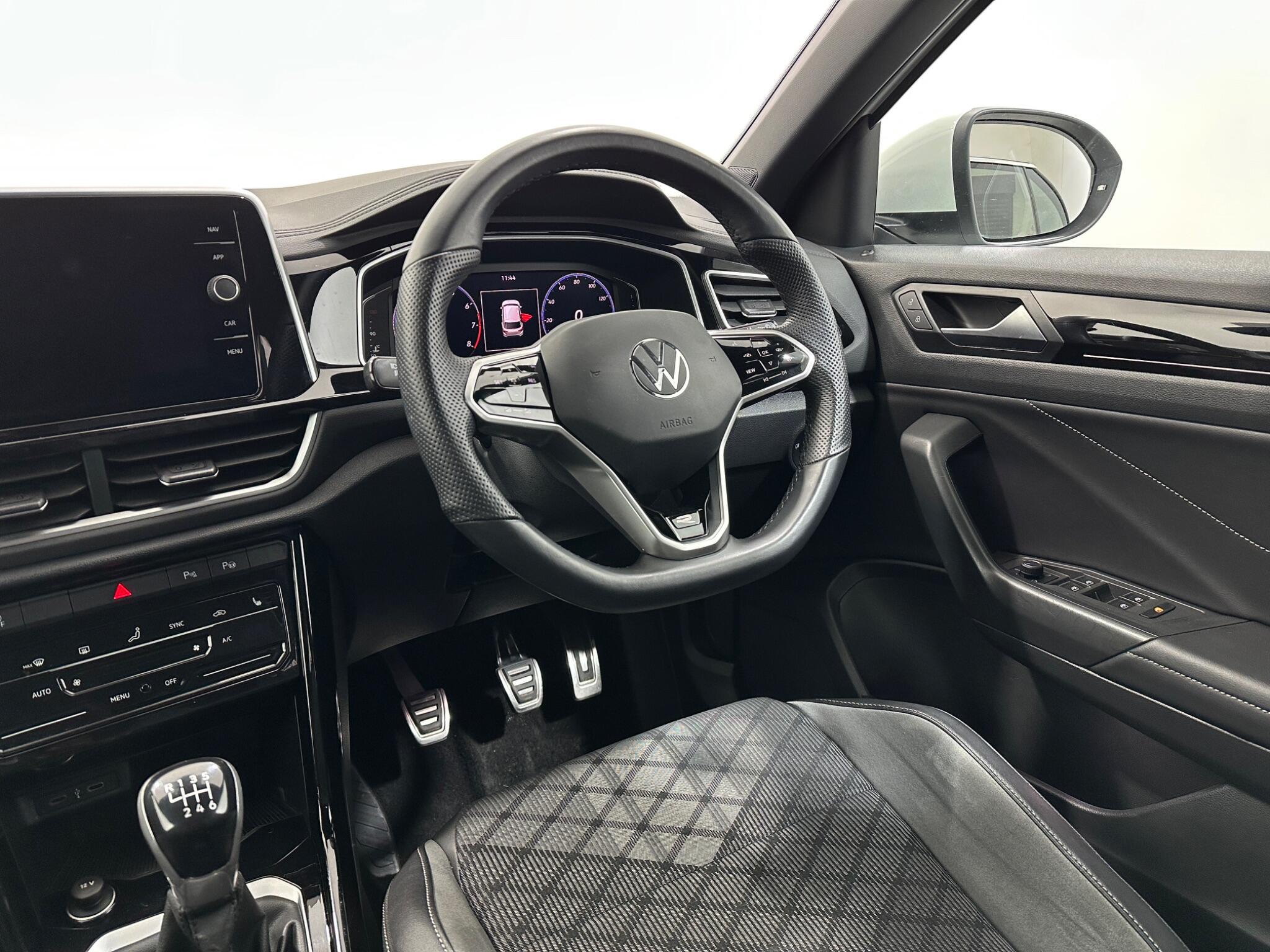 Volkswagen T-Roc view 12
