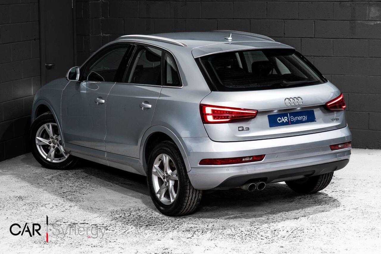 Audi Q3 view 3