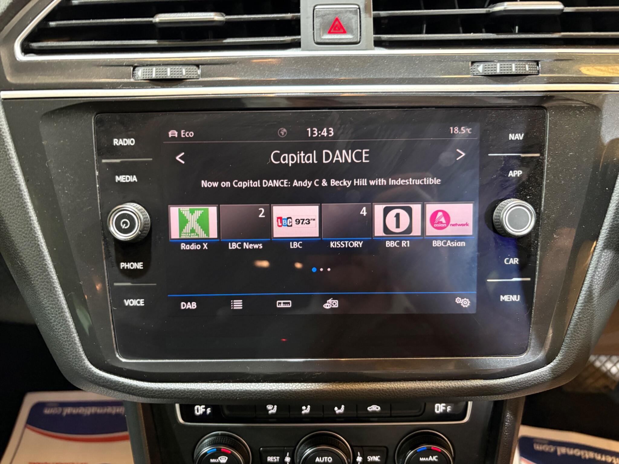 Volkswagen Tiguan view 74