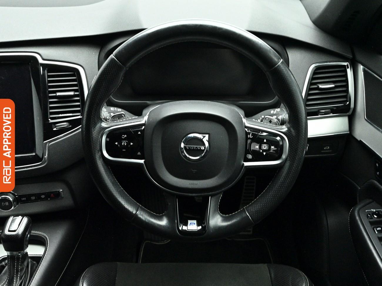 Volvo XC90 view 9