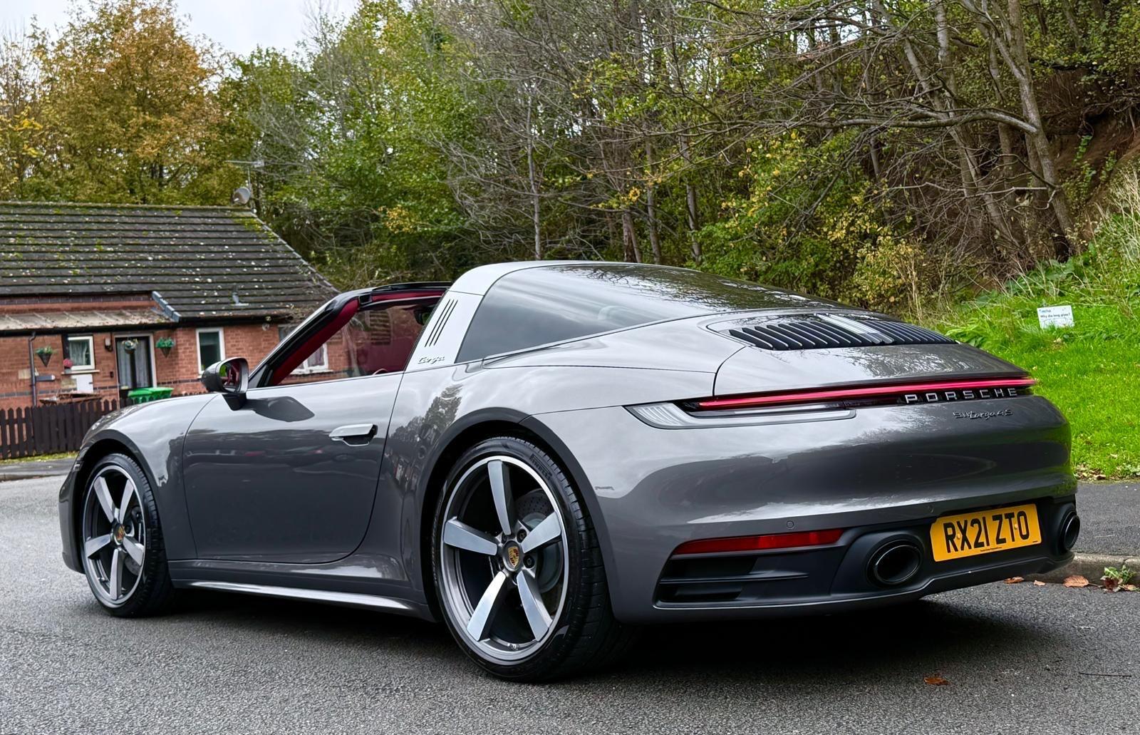 Porsche 911 view 6
