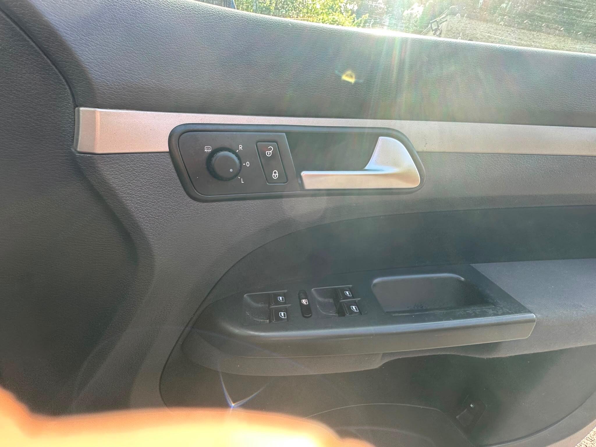 Volkswagen Touran view 27