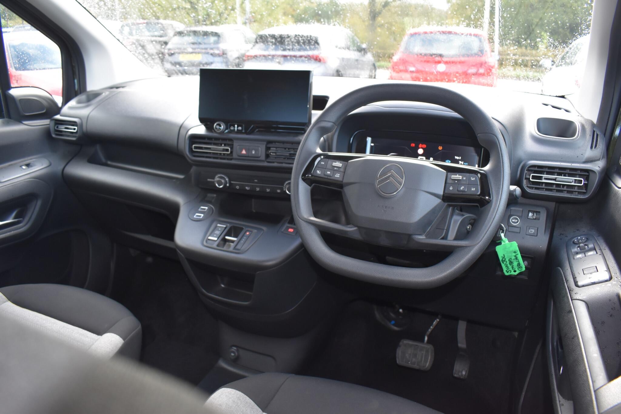 e-Berlingo - 52kWh PLUS XL Auto 5dr (7.4kW Charger) - Image 14