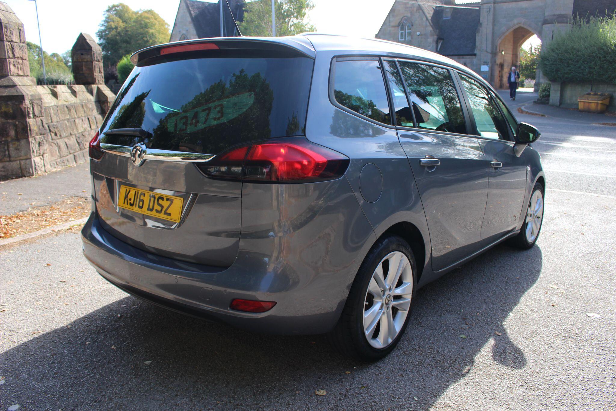 Vauxhall Zafira Tourer view 3