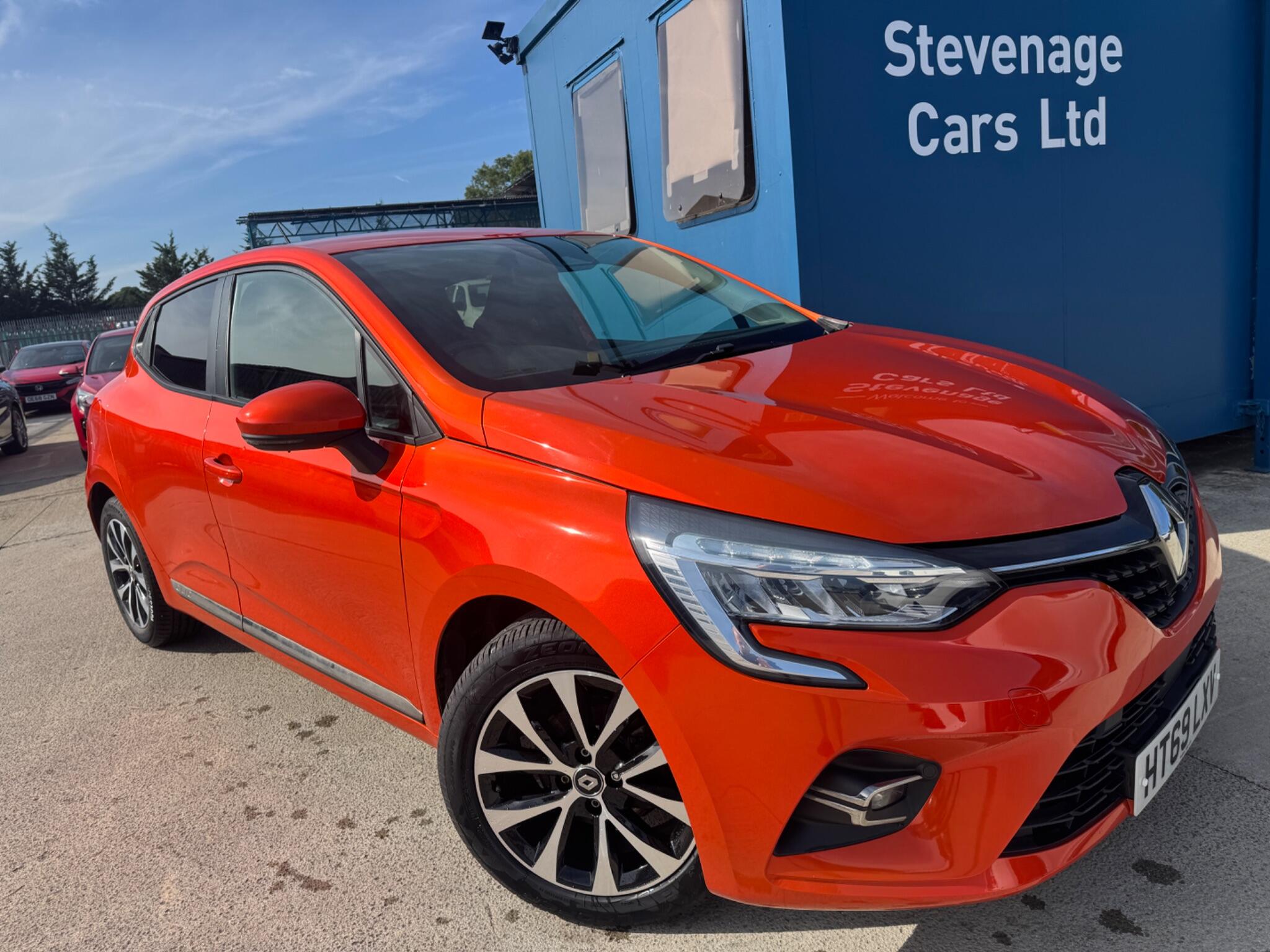 2019 Renault Clio in Orange for sale