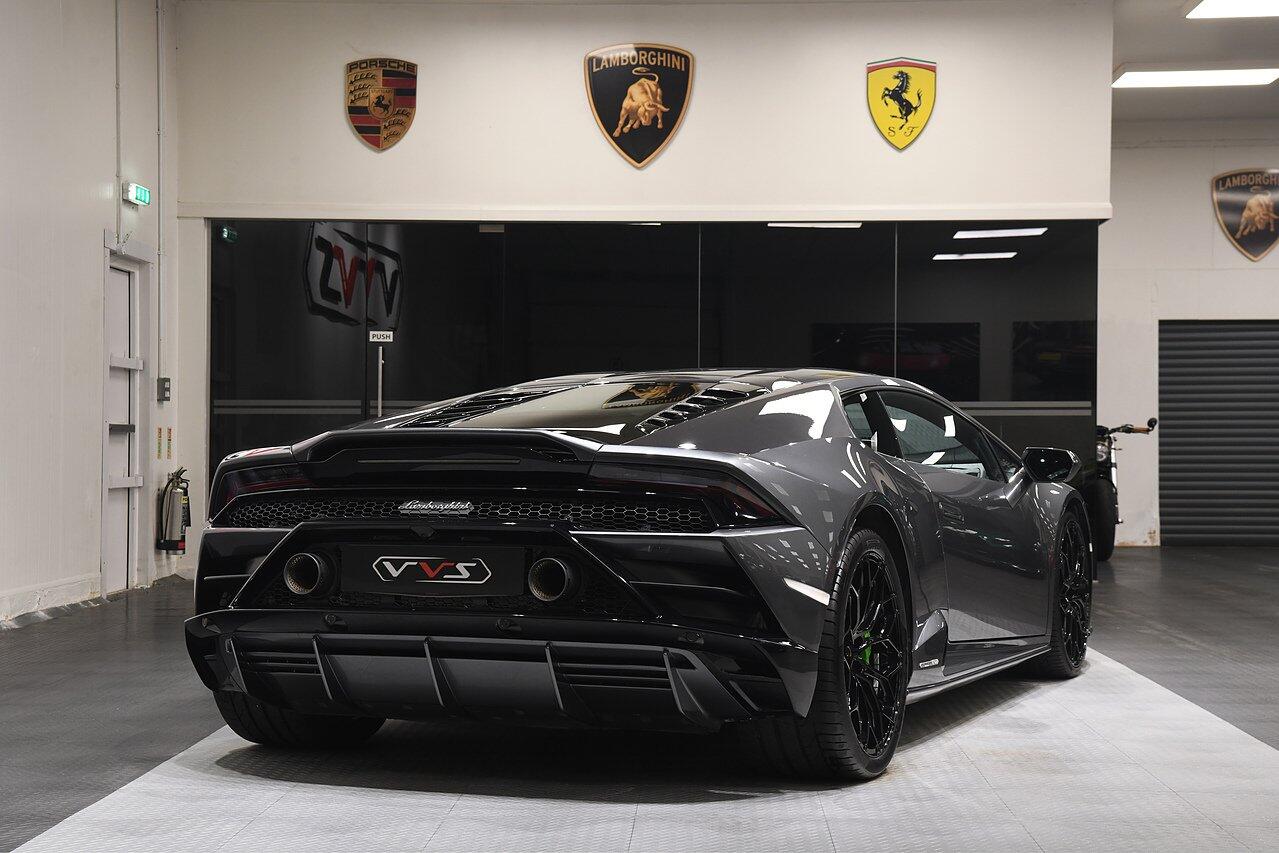 Lamborghini Huracan view 3