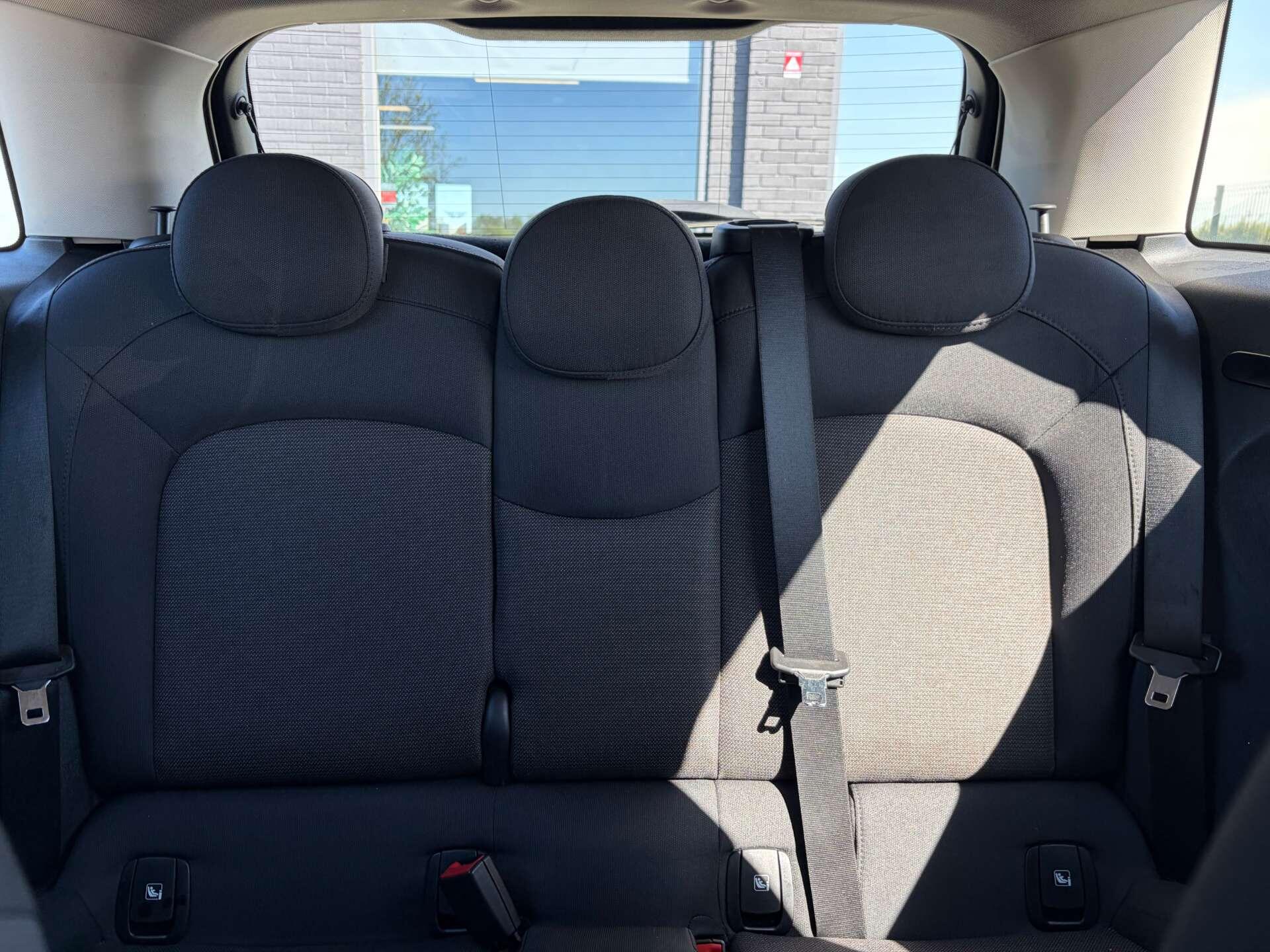 Mini Cooper view 31