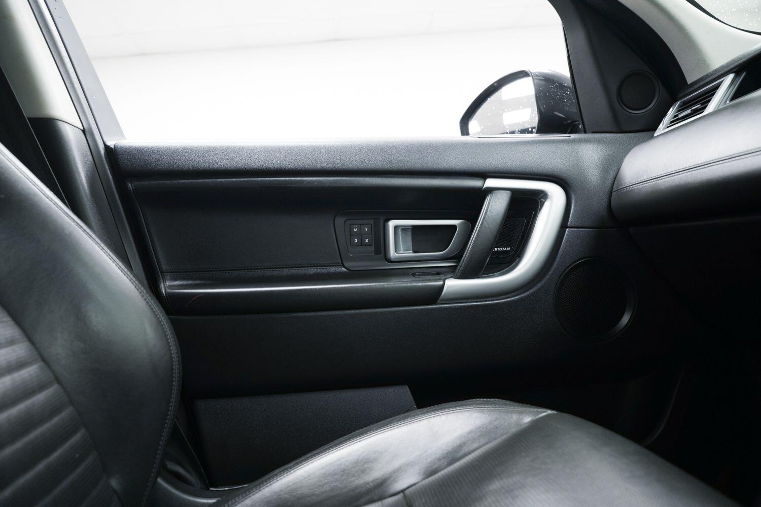 Land Rover Discovery Sport view 17