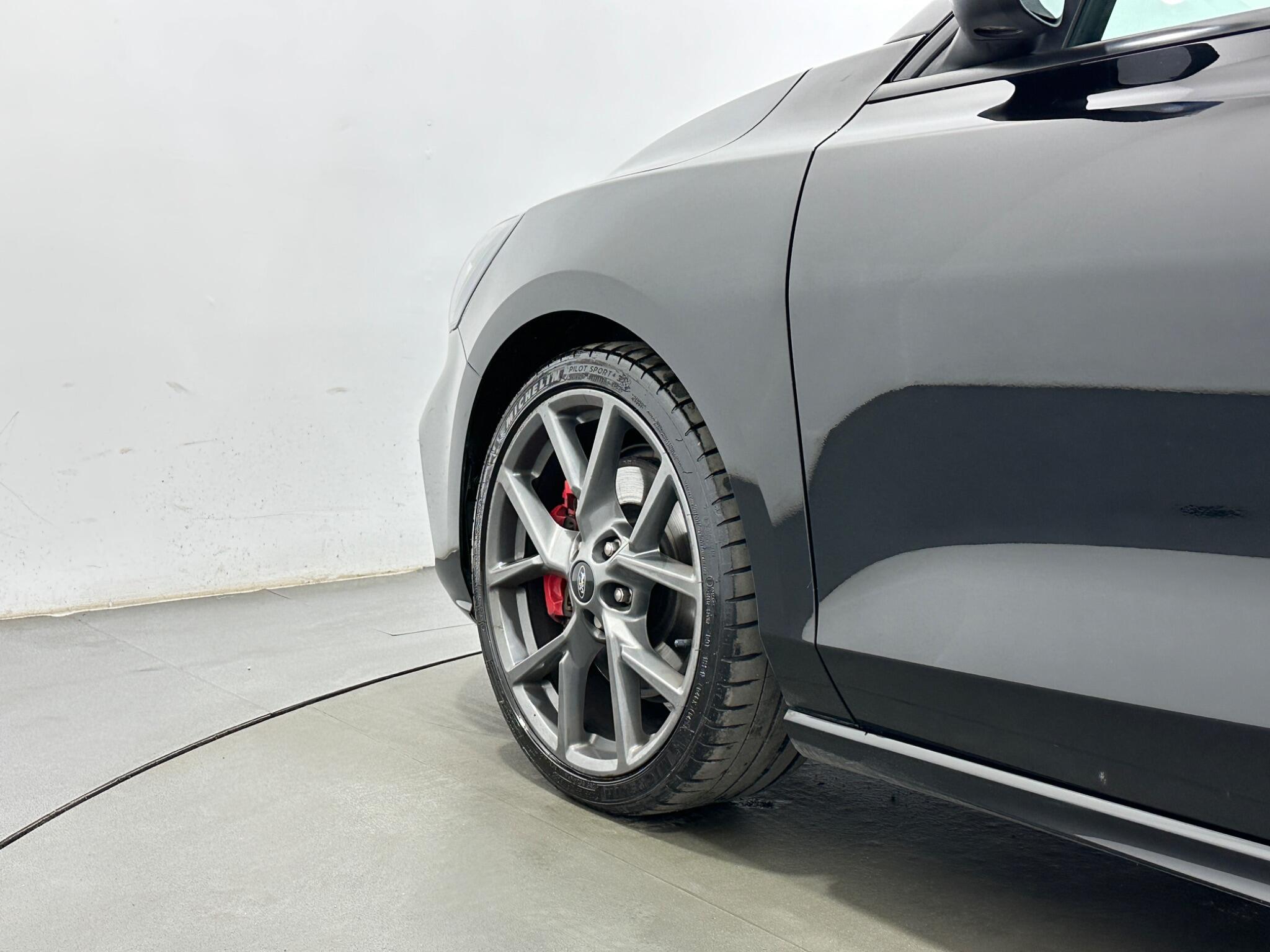 Ford Focus view 49