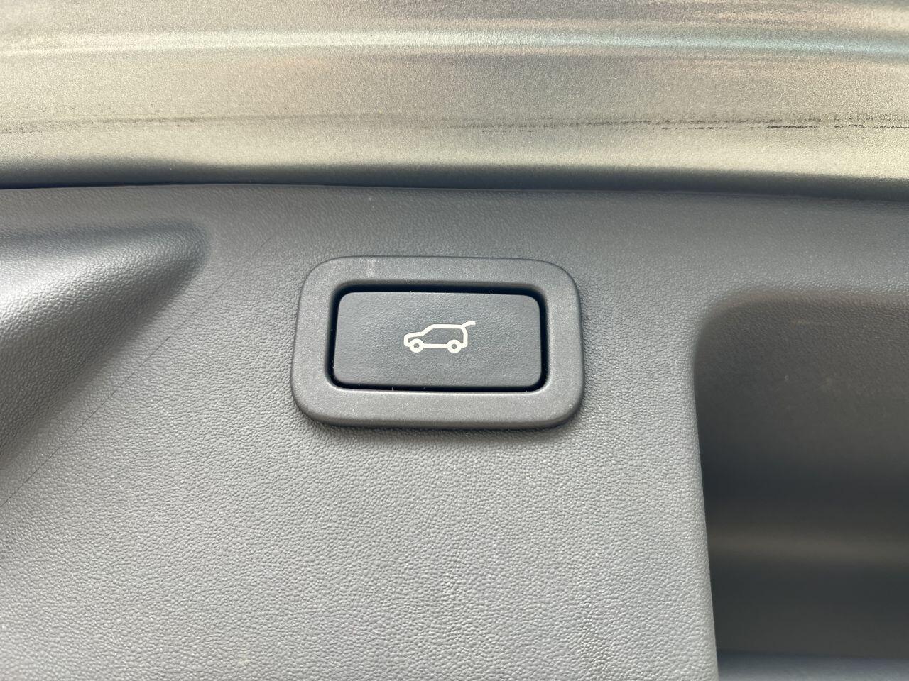 Land Rover Discovery Sport view 16