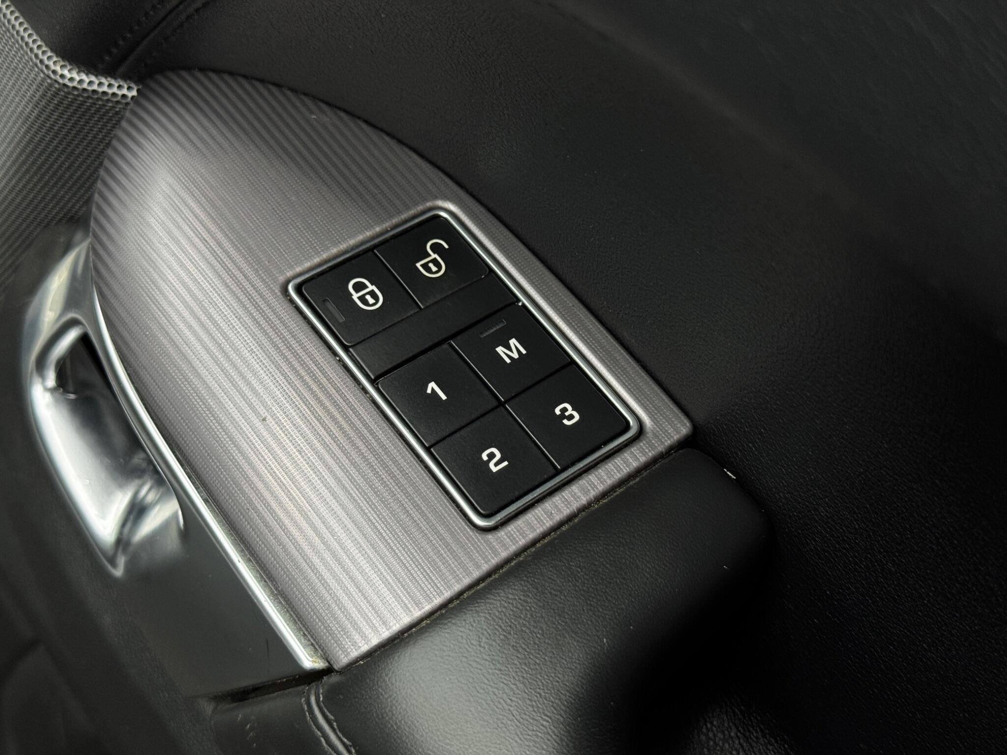 Land Rover Range Rover Sport view 42