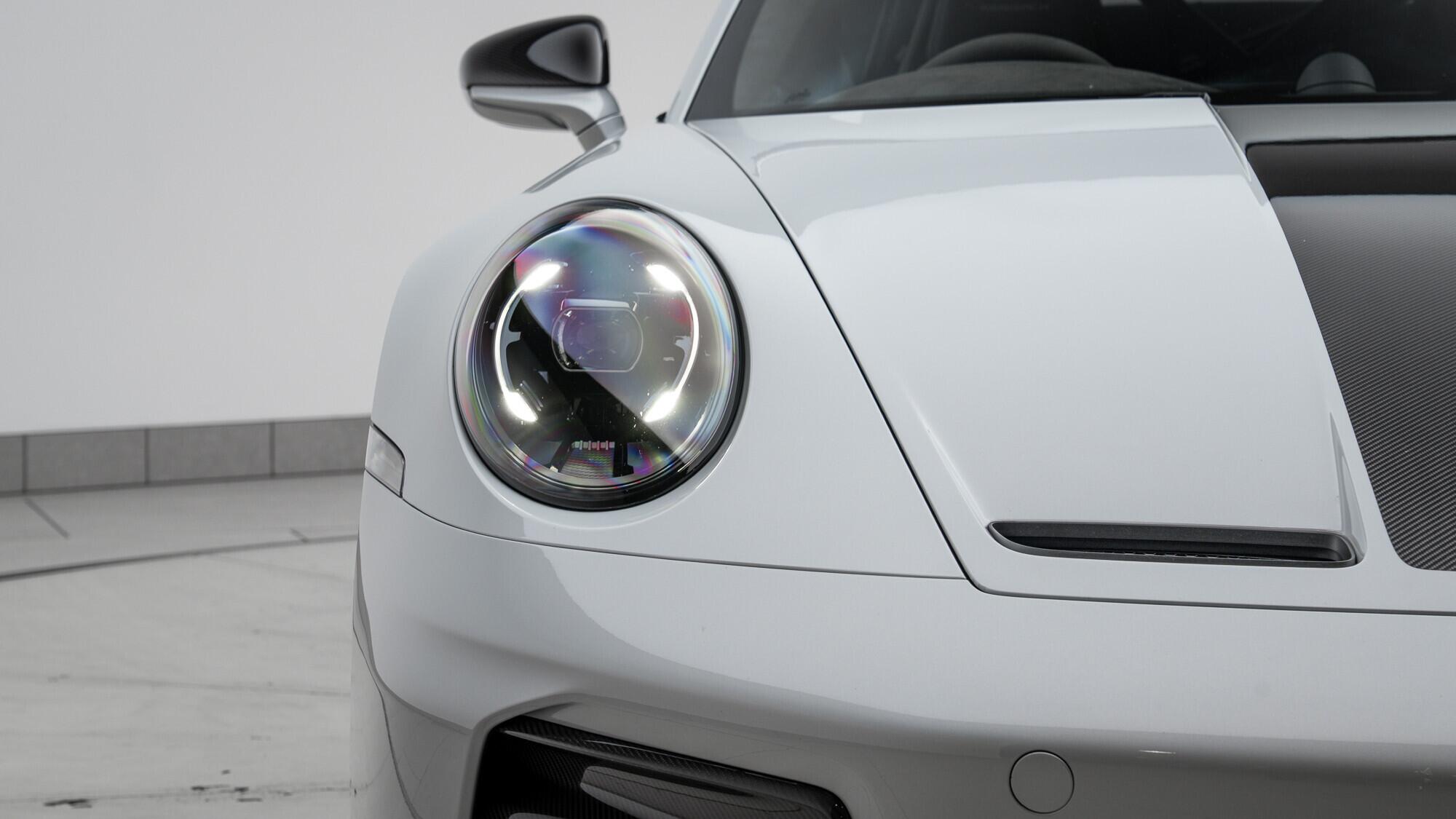 Porsche 911 view 7