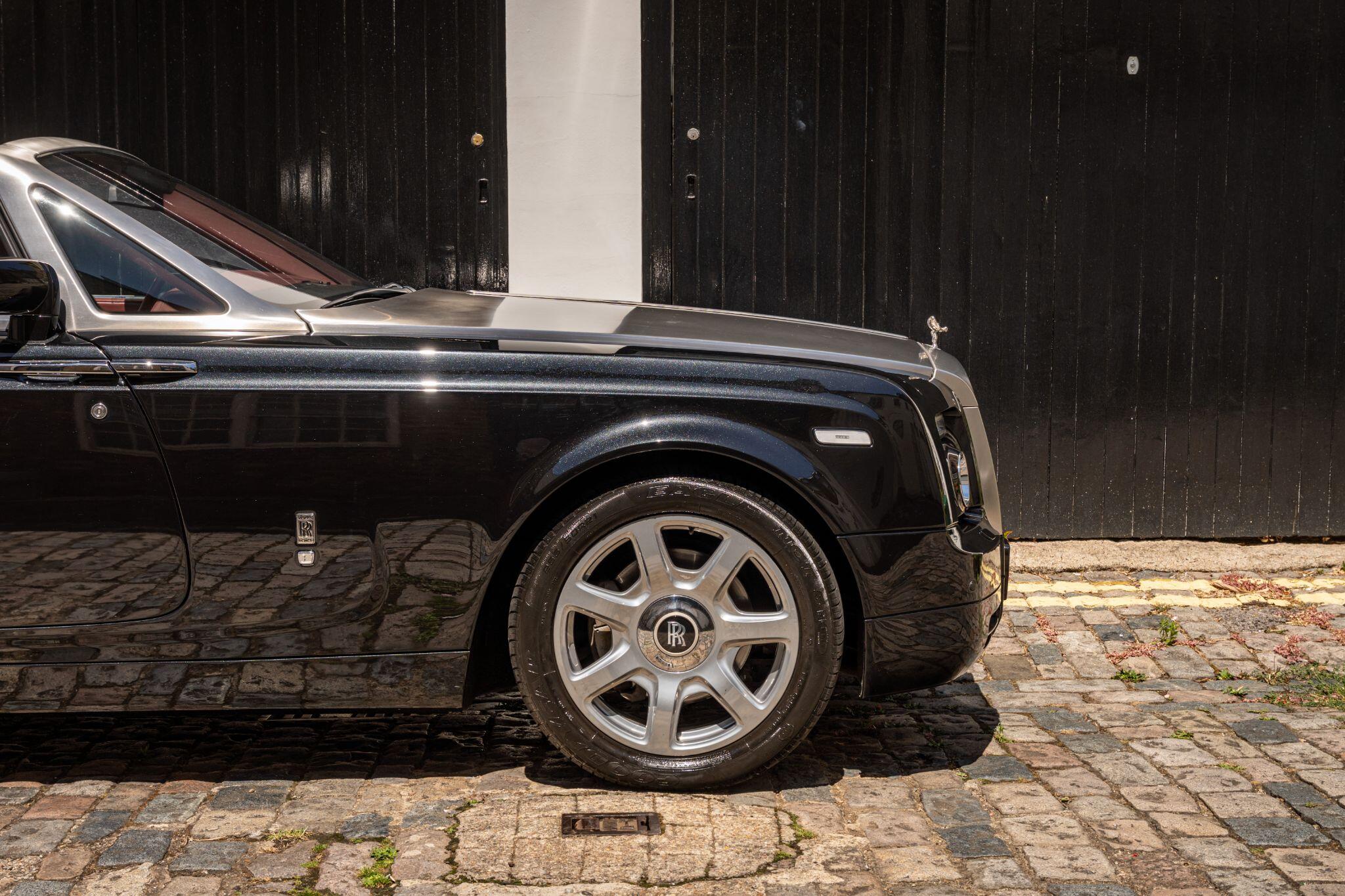 Rolls-Royce Phantom view 36