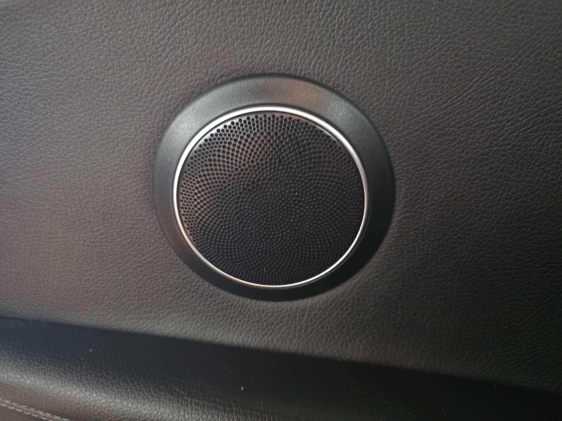 Mercedes-Benz C-Class view 37