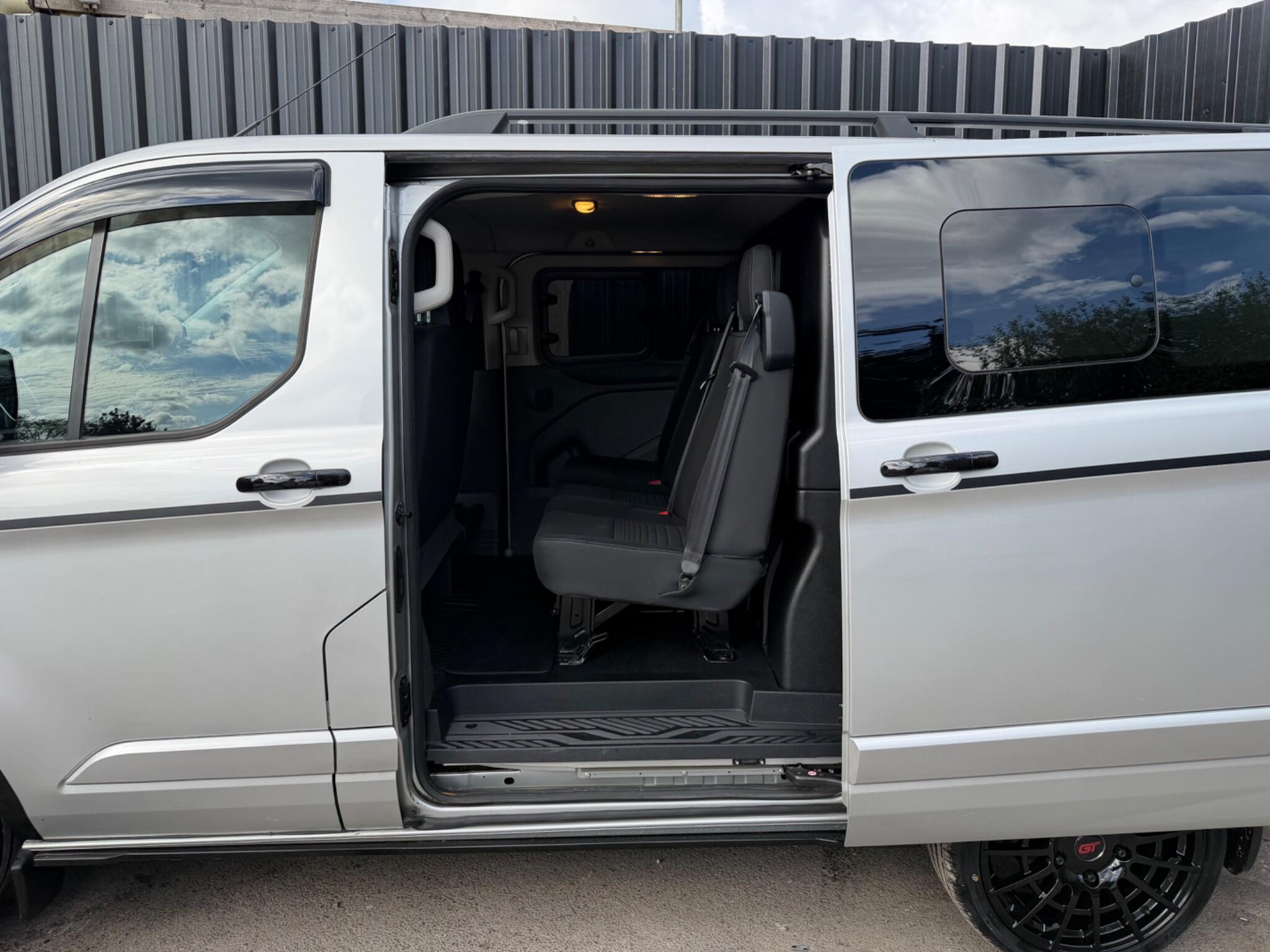 Ford Transit Custom view 12