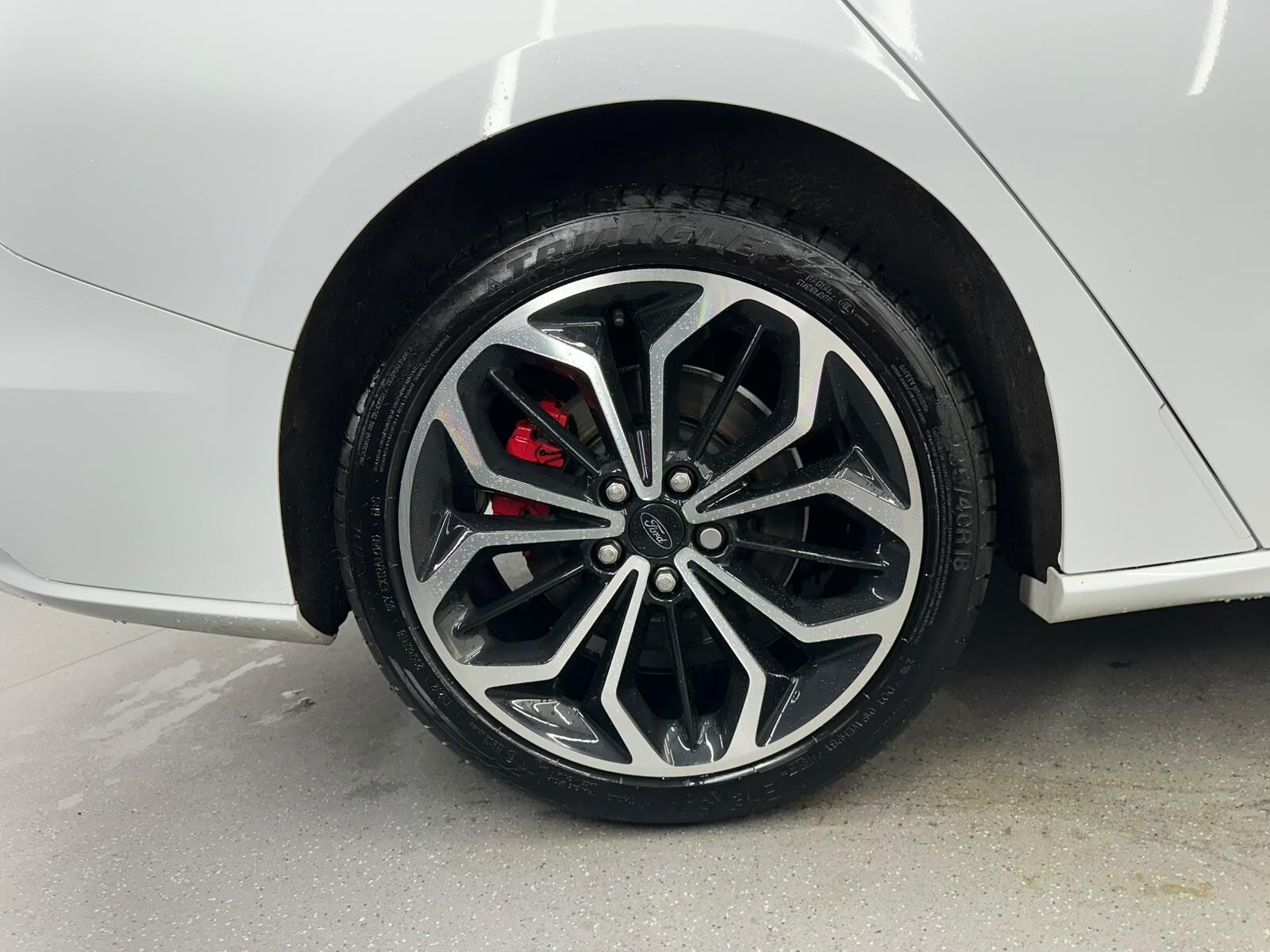 Ford Focus view 15