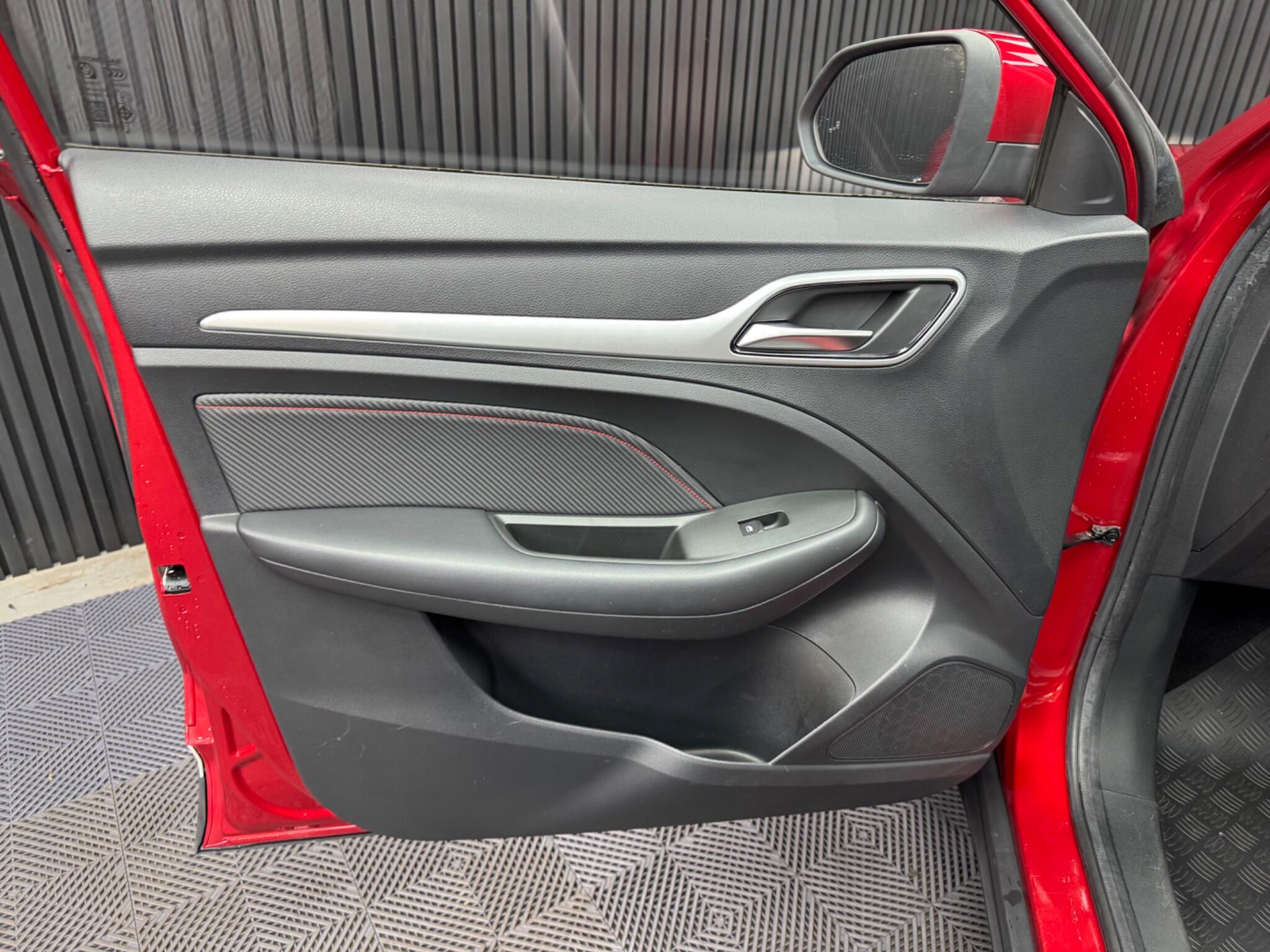 MG ZS view 41