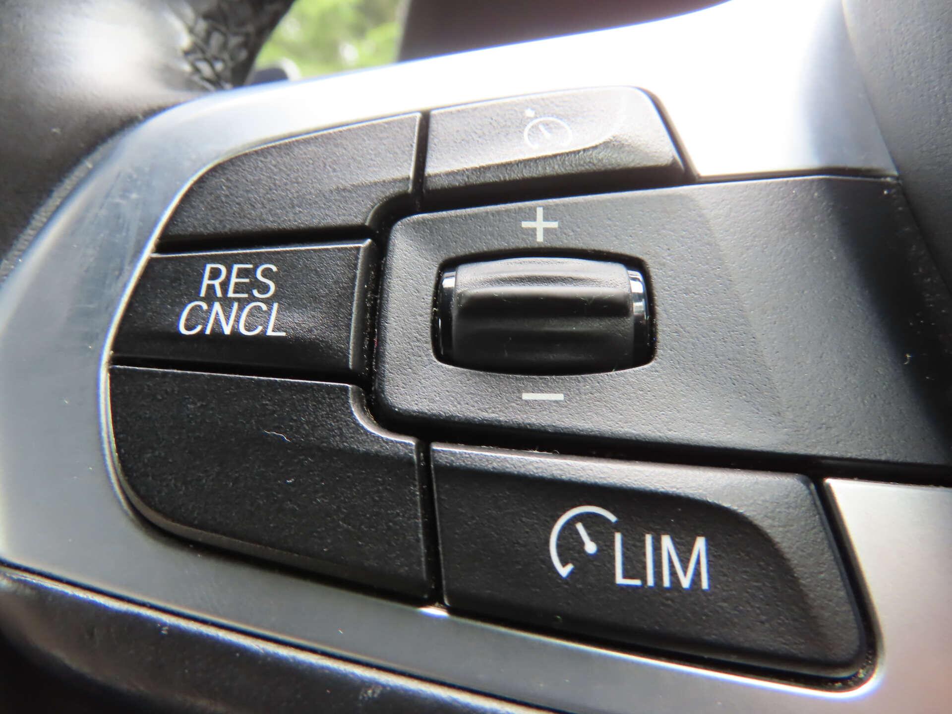 BMW 5 Series view 15