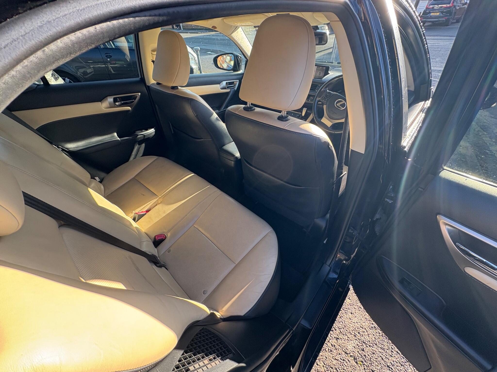 2014 Lexus CT 1.8 200h Luxury CVT Euro 6 (s/s) 5dr • 99,475 miles image 36