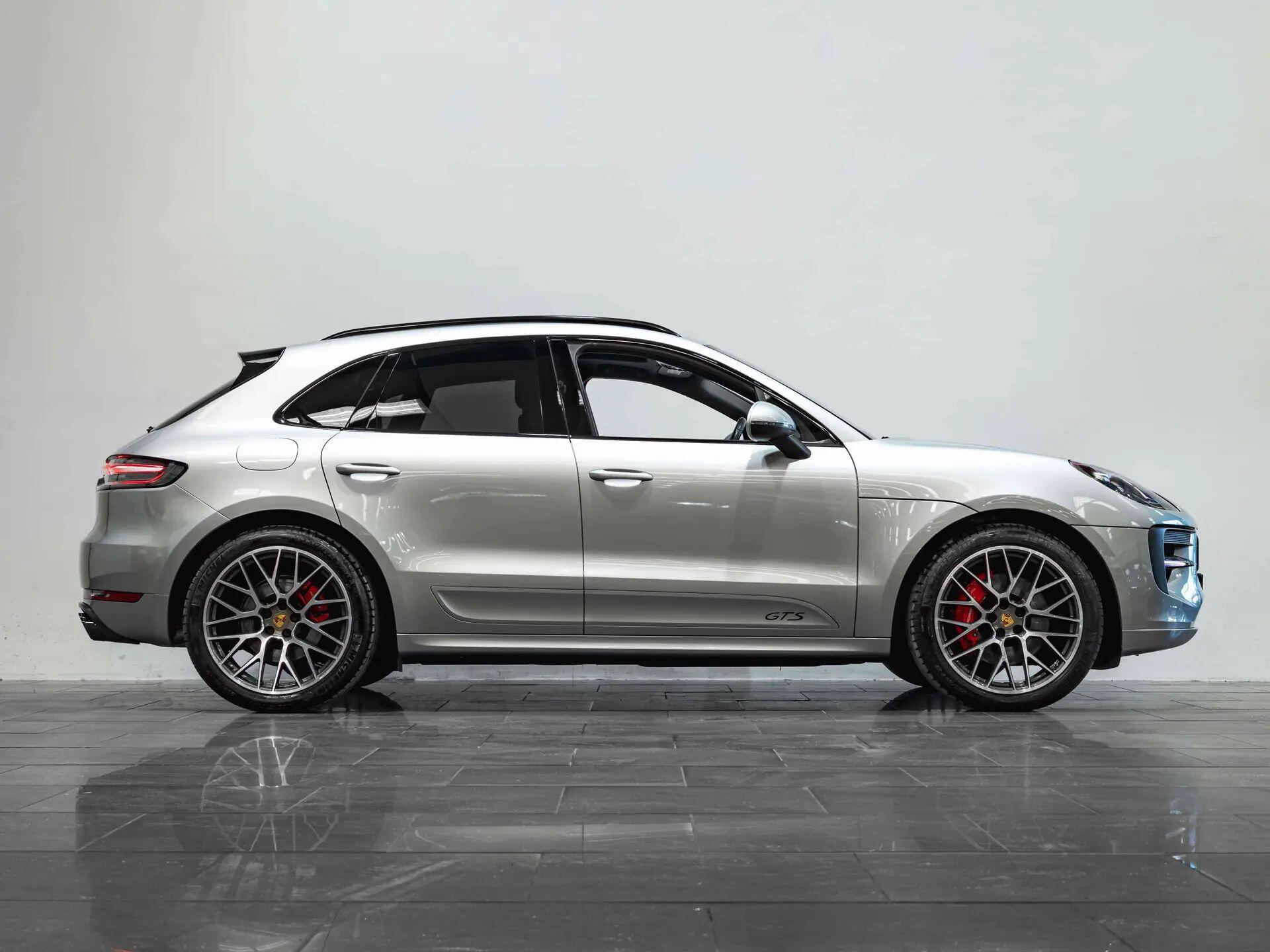 Porsche Macan view 6