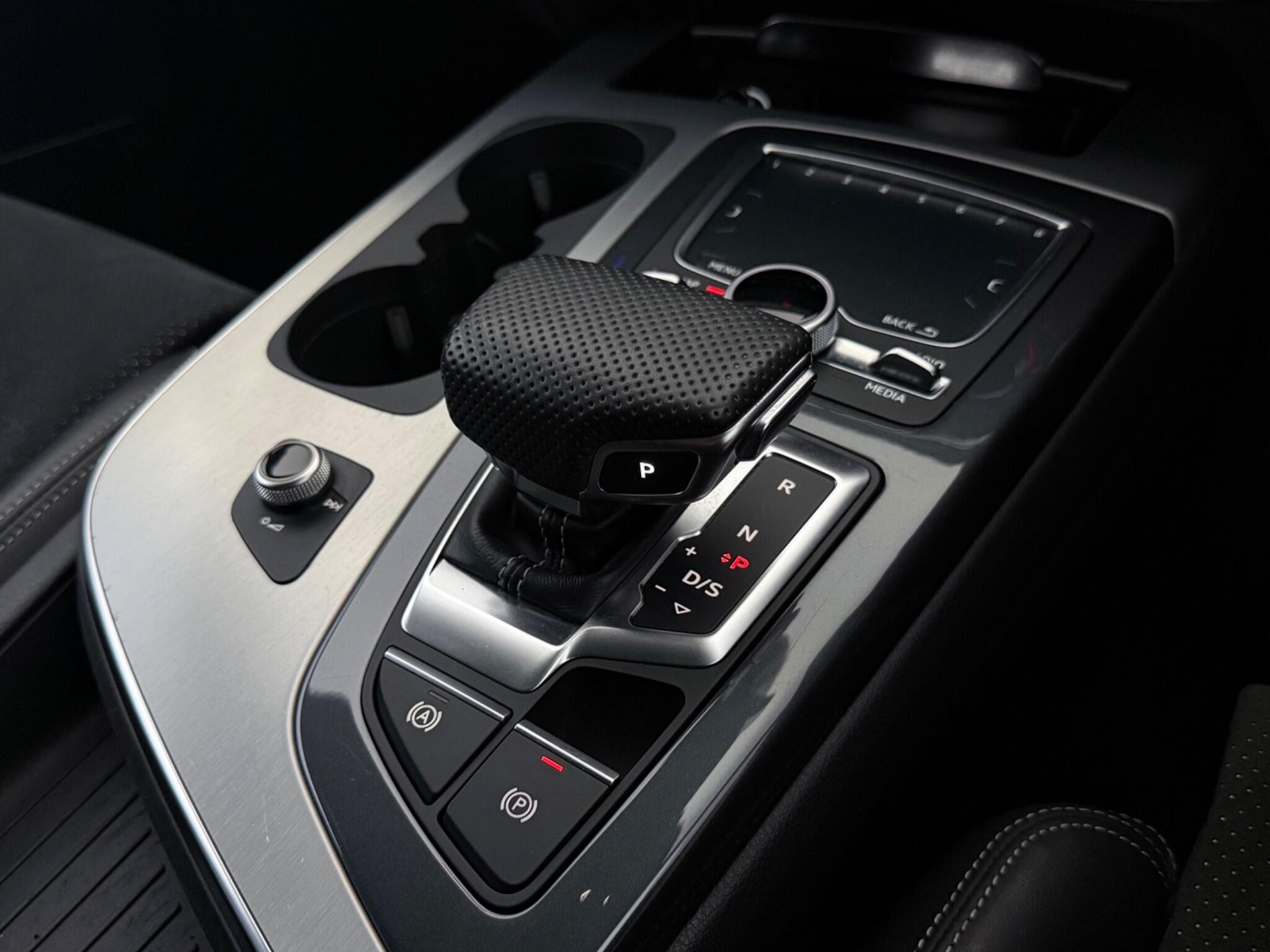 Audi Q7 view 21
