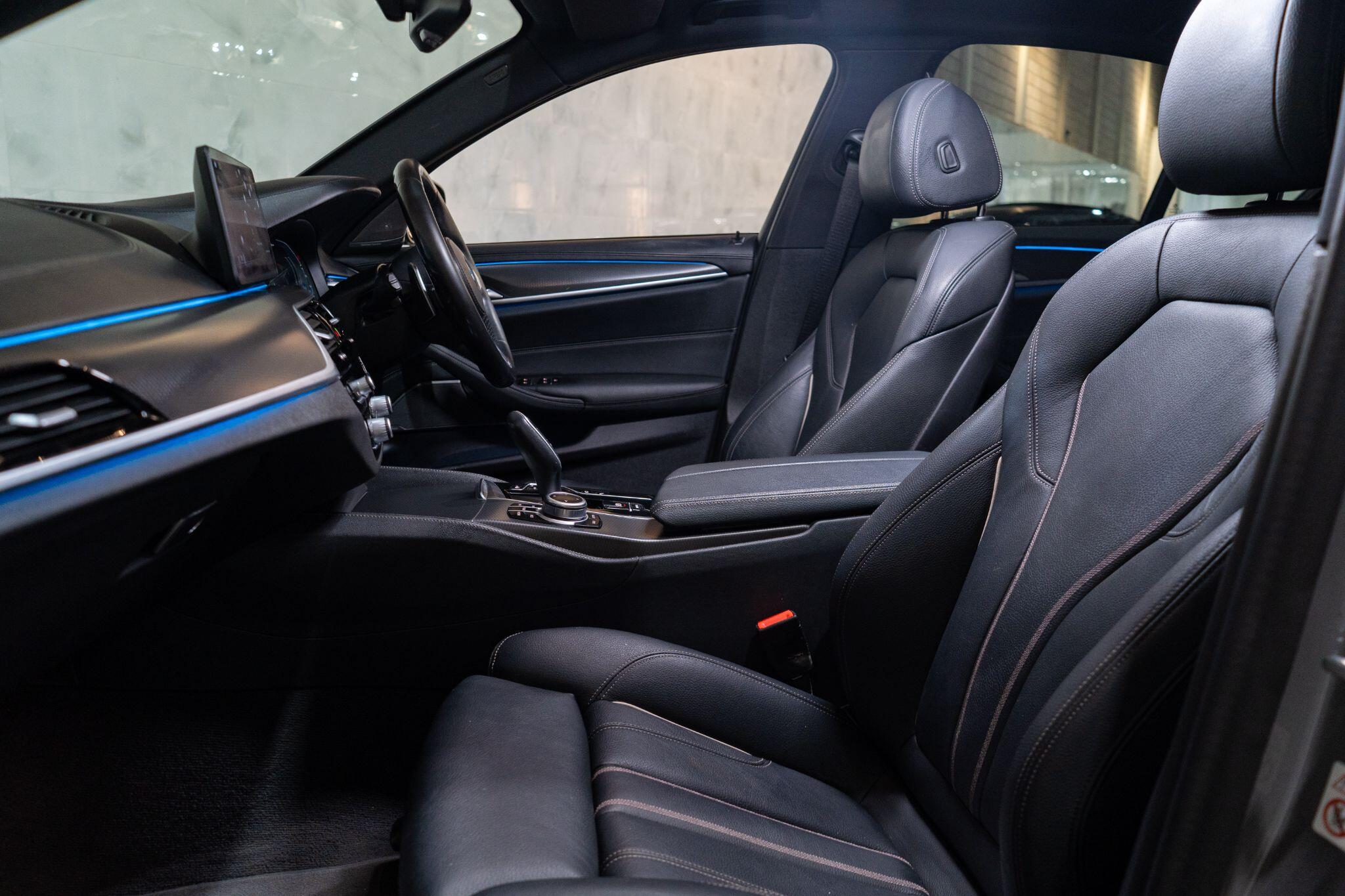 BMW 5 Series view 36