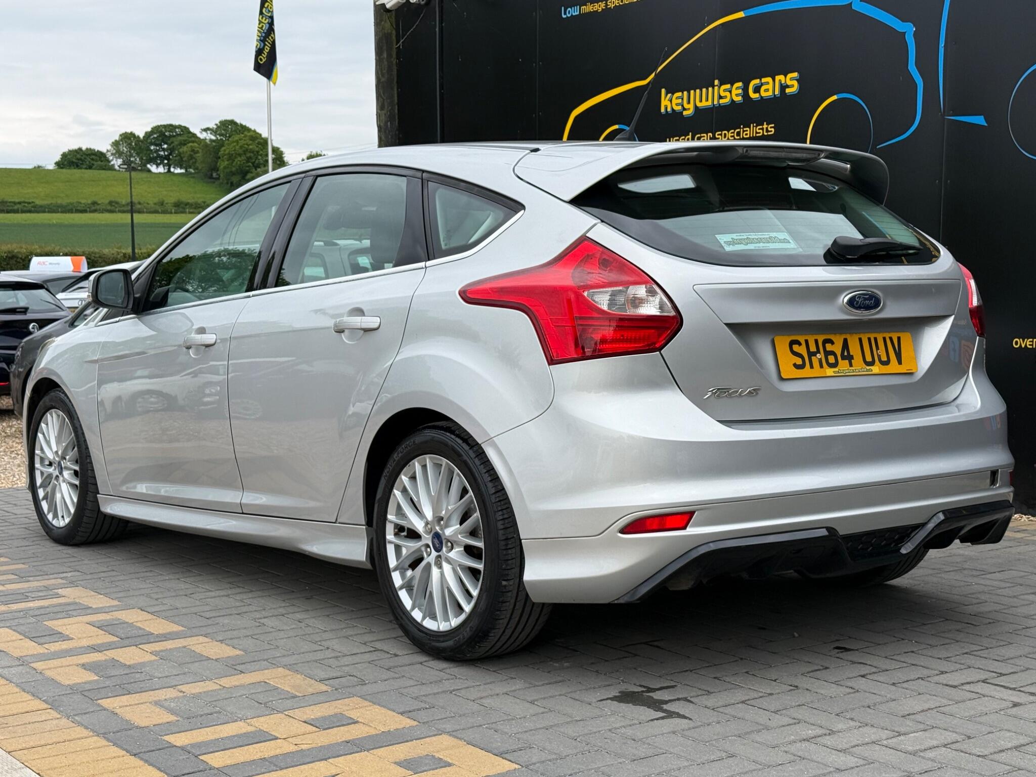 Ford Focus view 3